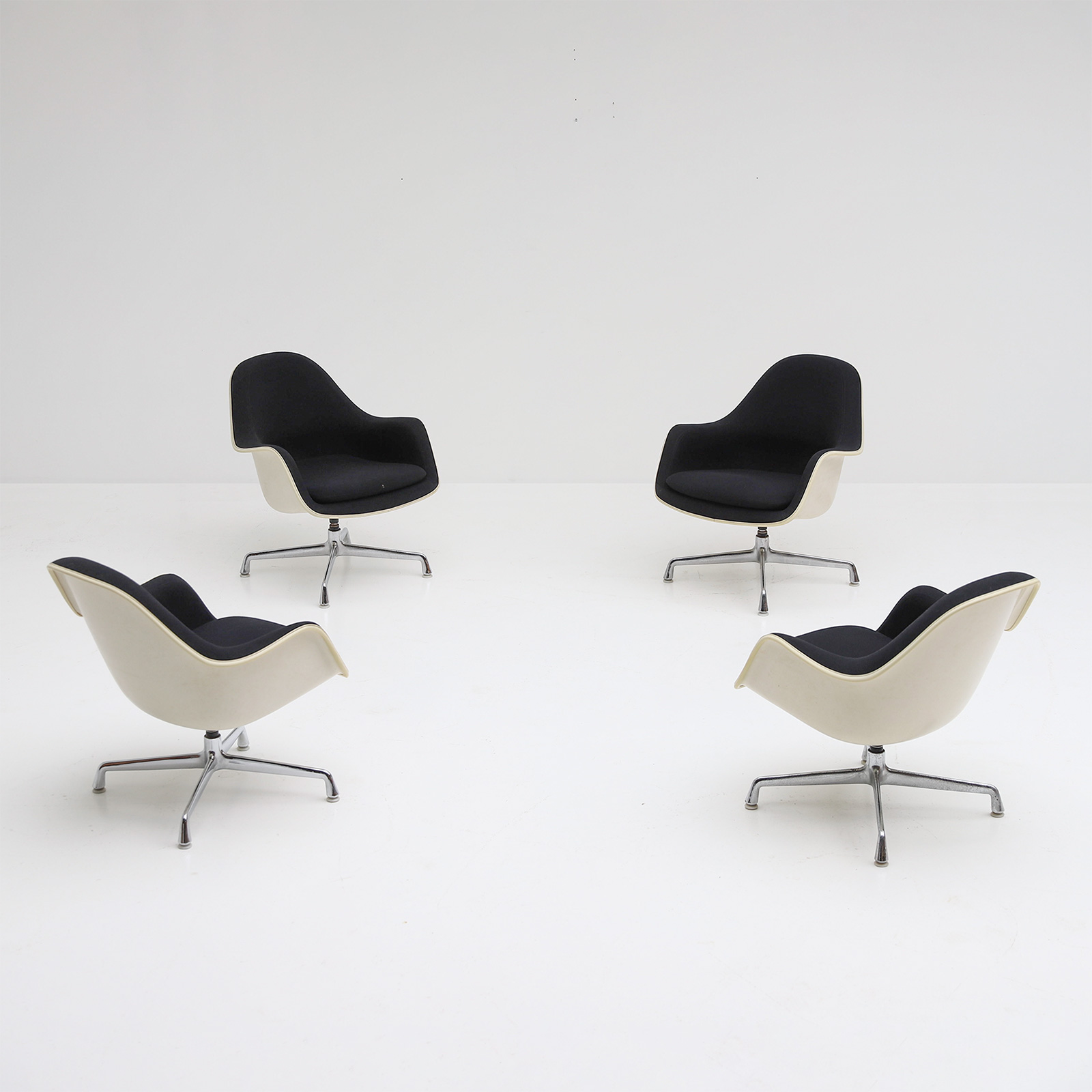 Charles and Ray Eames set of EC175-8 Chairs 