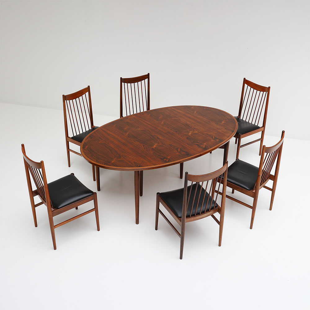 Arne Vodder Oval Dining Table model 212