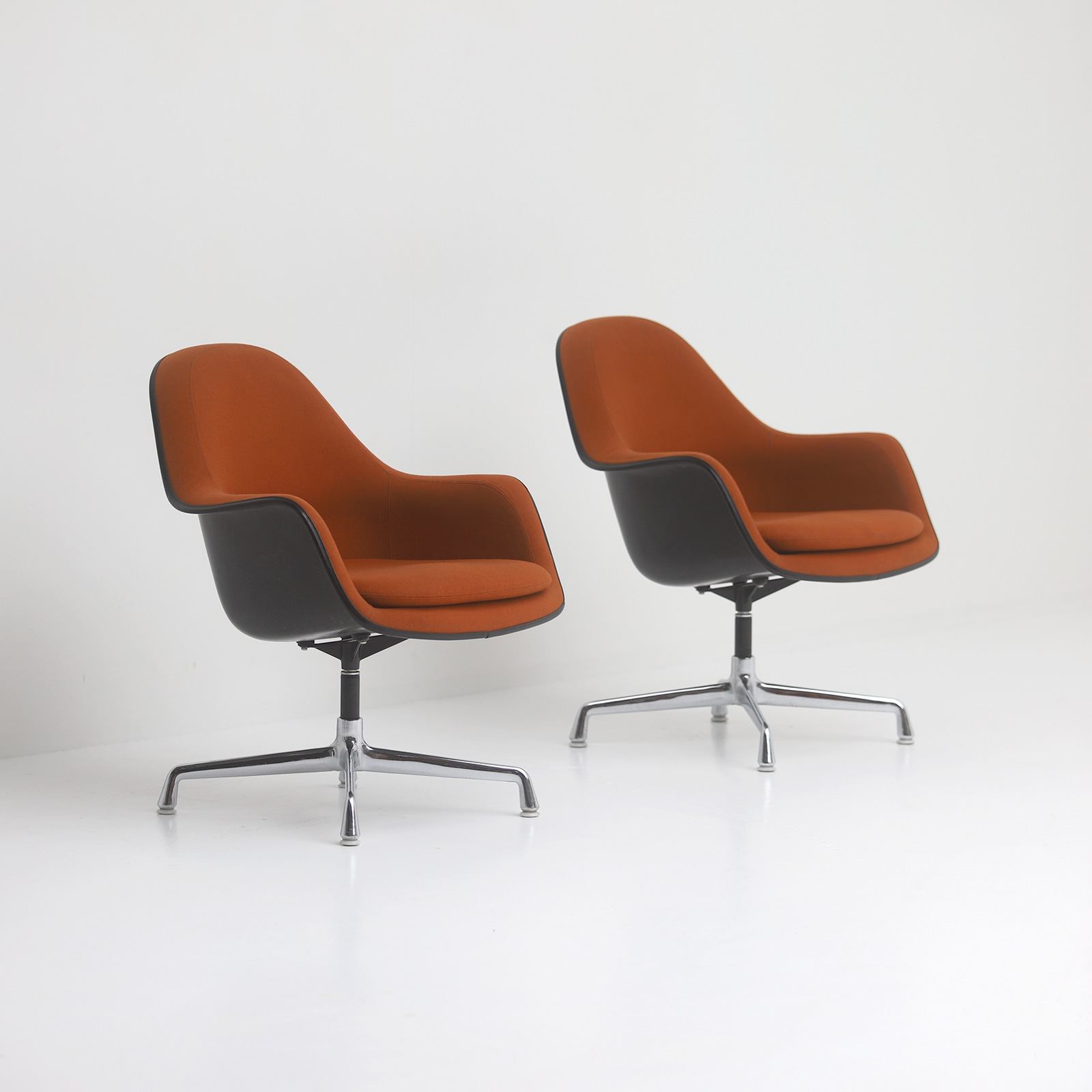 Eames Loose cushion chairs EA178