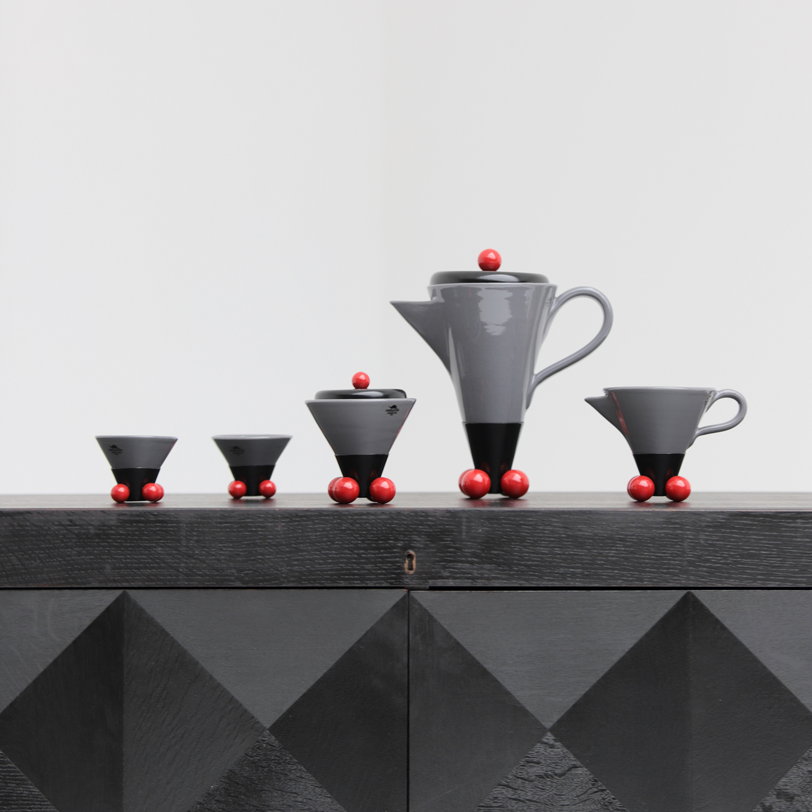 Coffee / tea set designed by Pietro D'Amato for Costantini l’Ogetto 1980