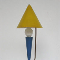 Decorative 50s rocket shaped desk lamp