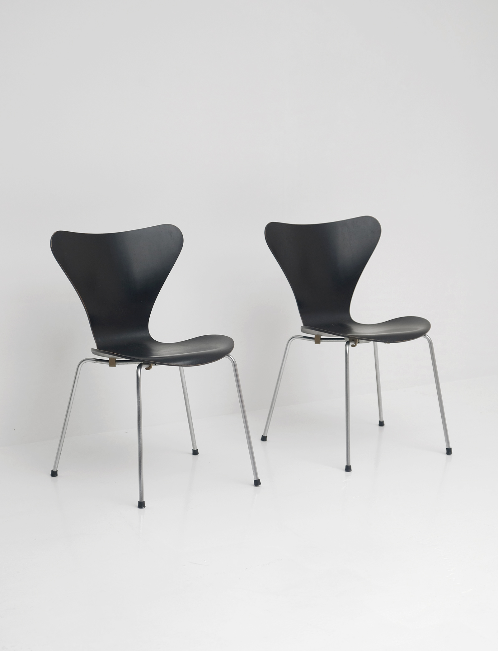 3107 Series Butterfly Chair by Arne Jacobsen for Fritz Hansenimage 6