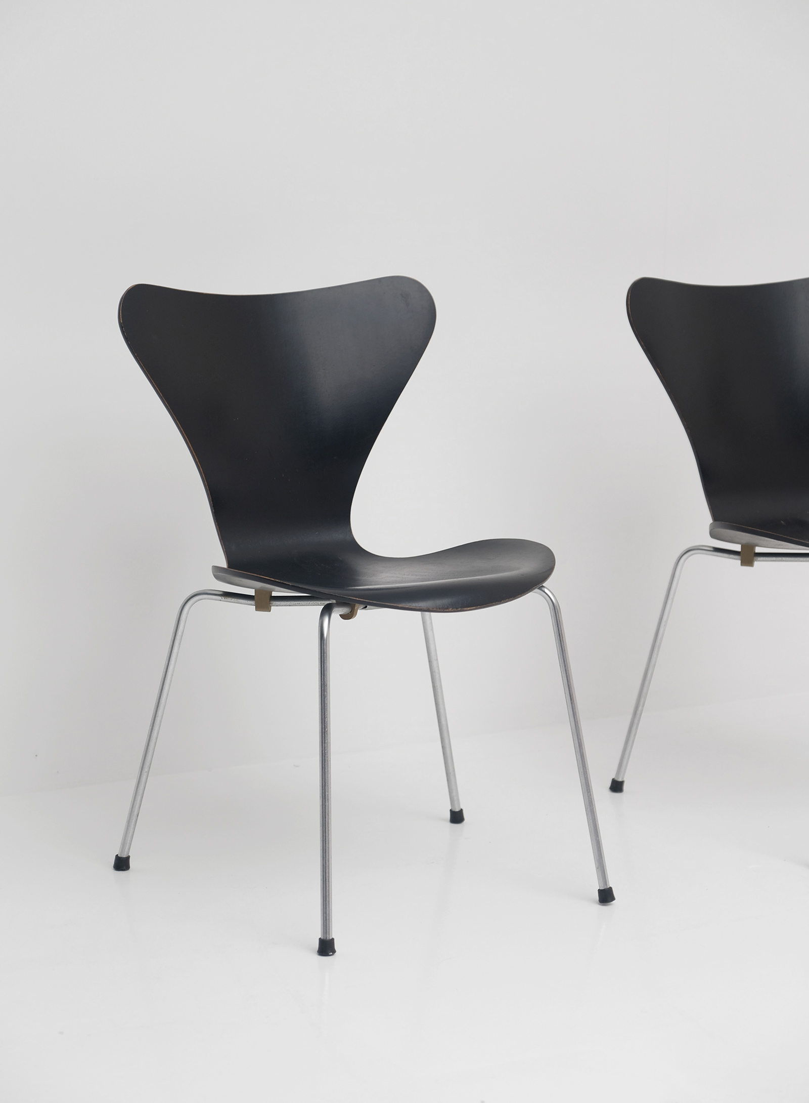 3107 Series Butterfly Chair by Arne Jacobsen for Fritz Hansenimage 4