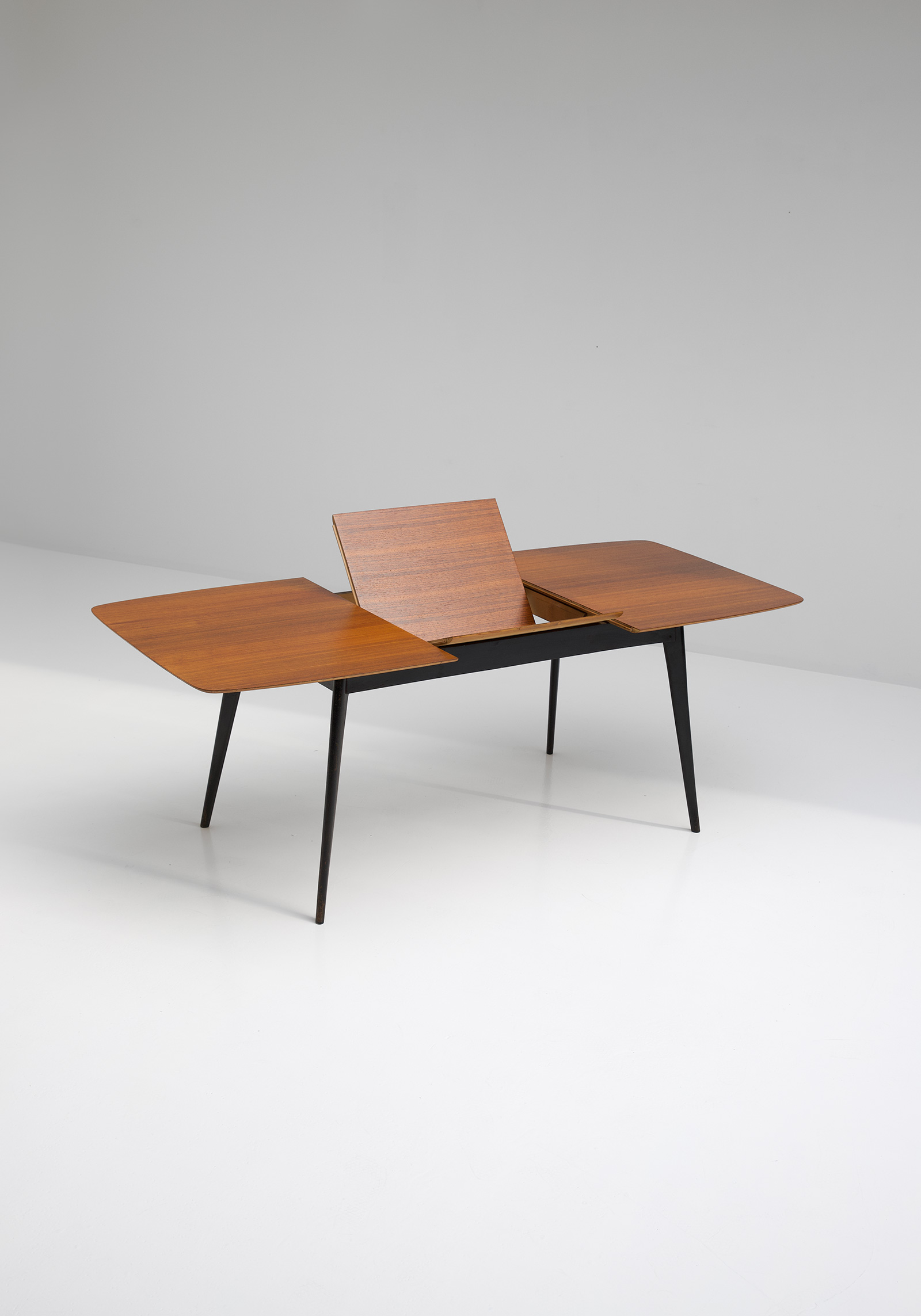 Alfred Hendrickx extendable dining tableimage 6