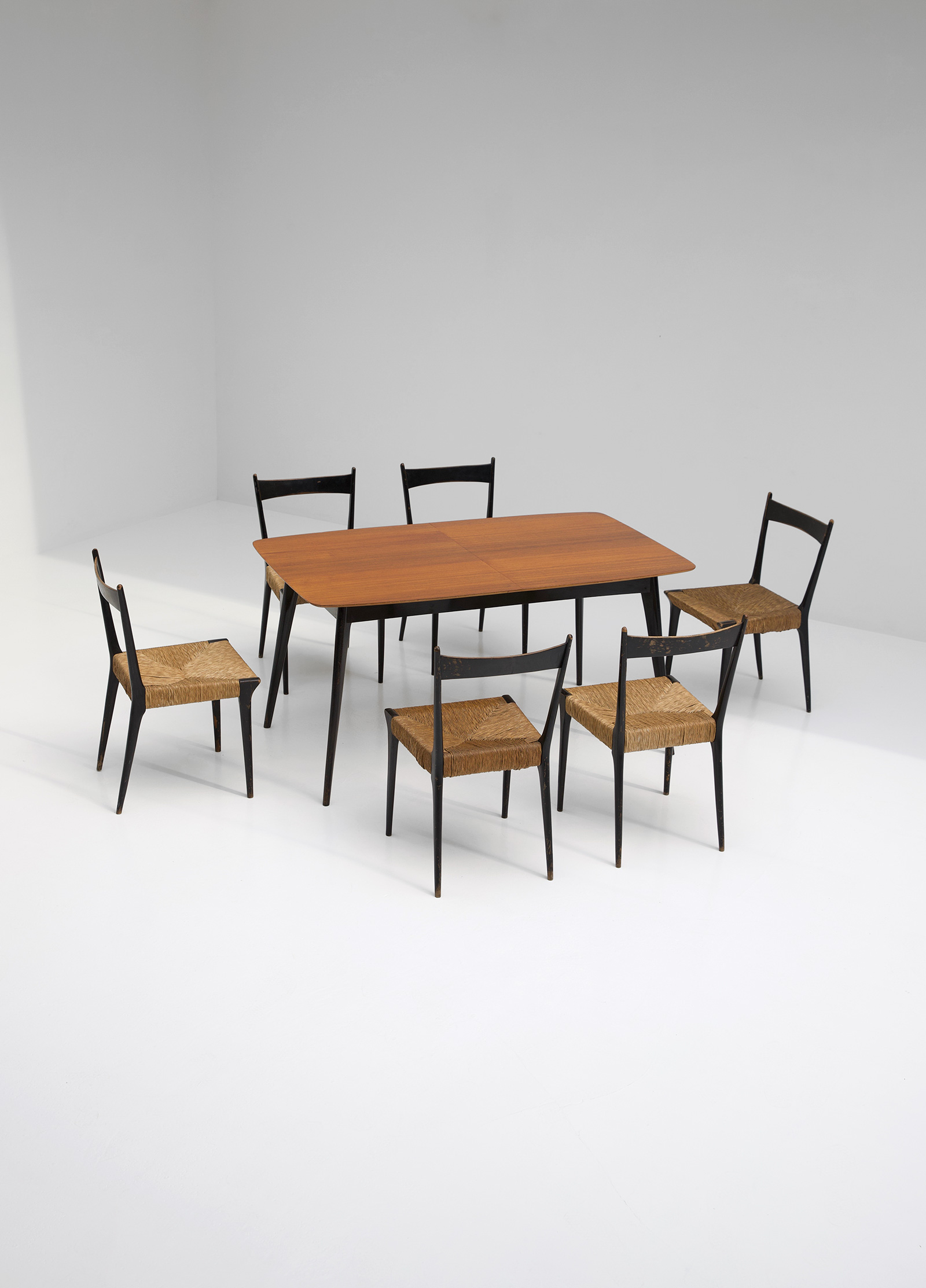 Alfred Hendrickx extendable dining tableimage 4