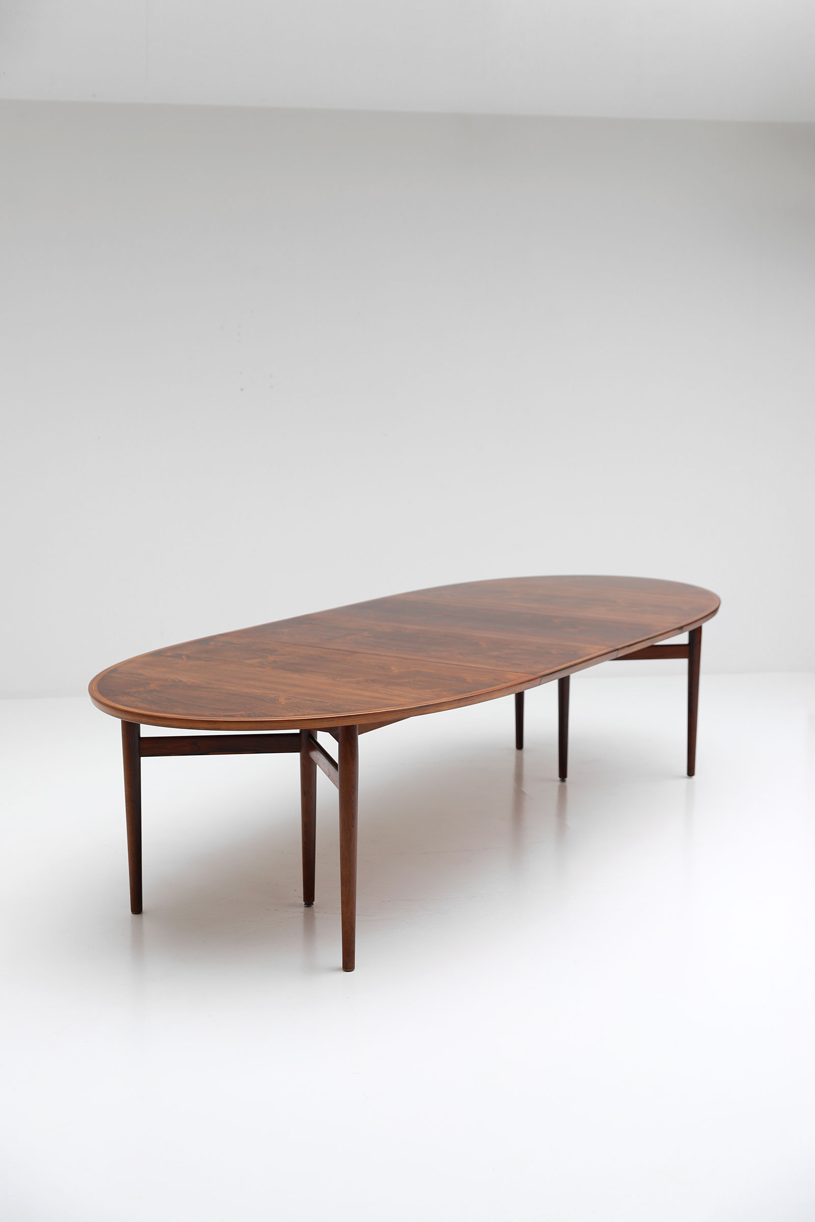 Arne Vodder Oval Dining Table model 212image 3