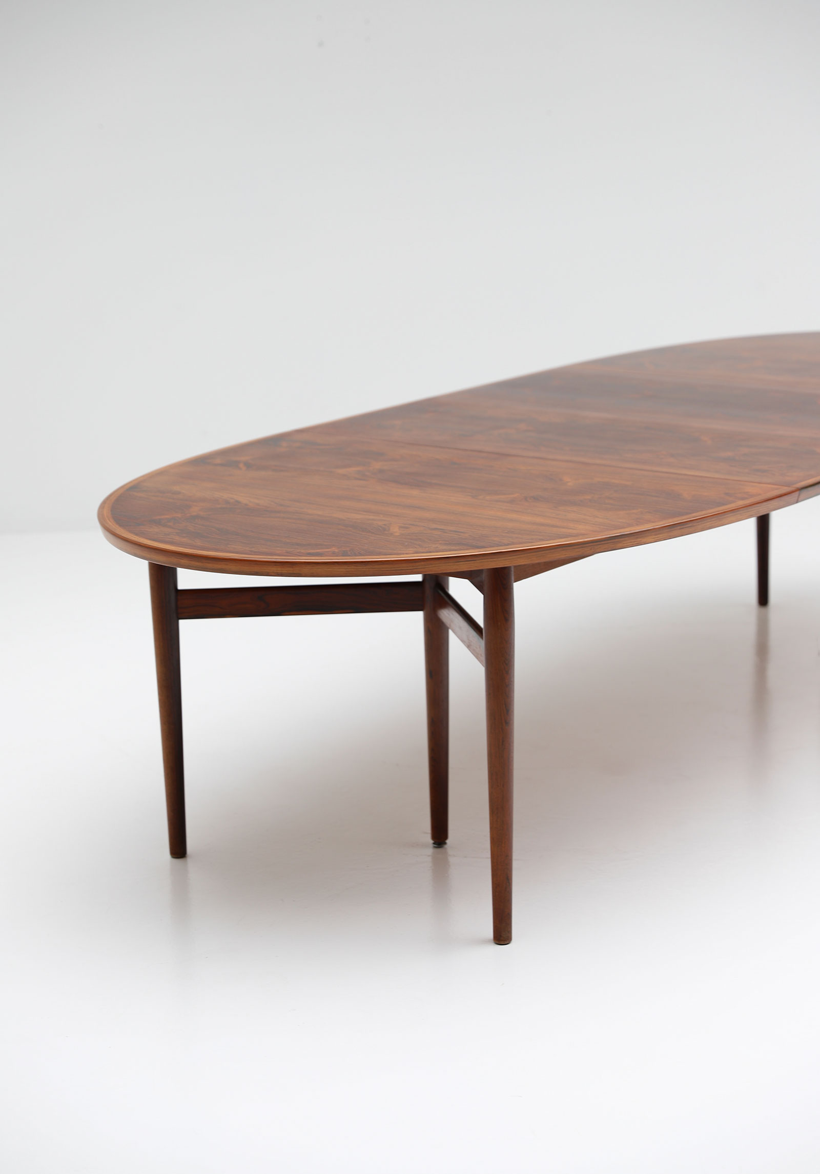 Arne Vodder Oval Dining Table model 212image 4