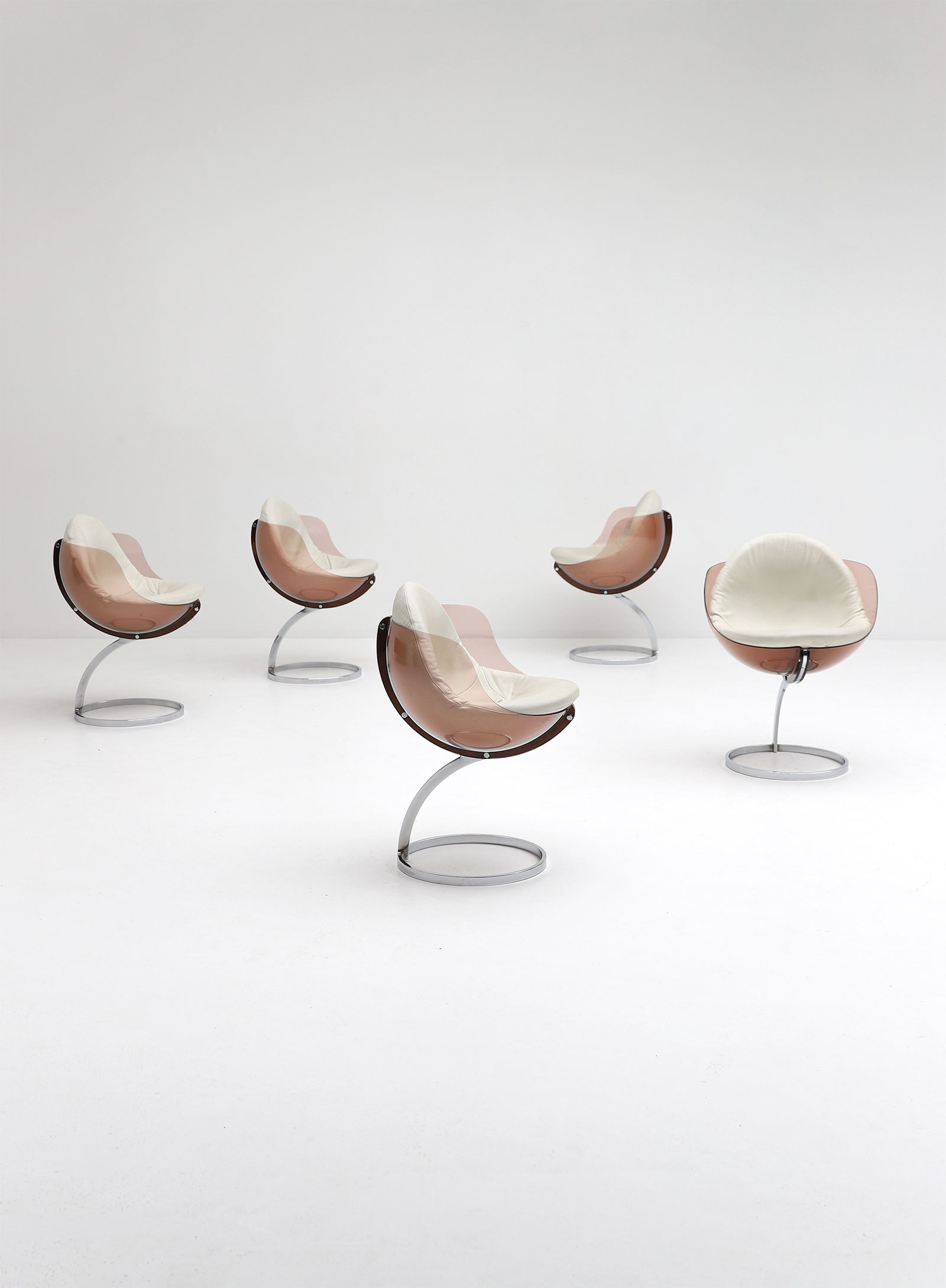 Sphere chair designed by Boris Tabacoffimage 1