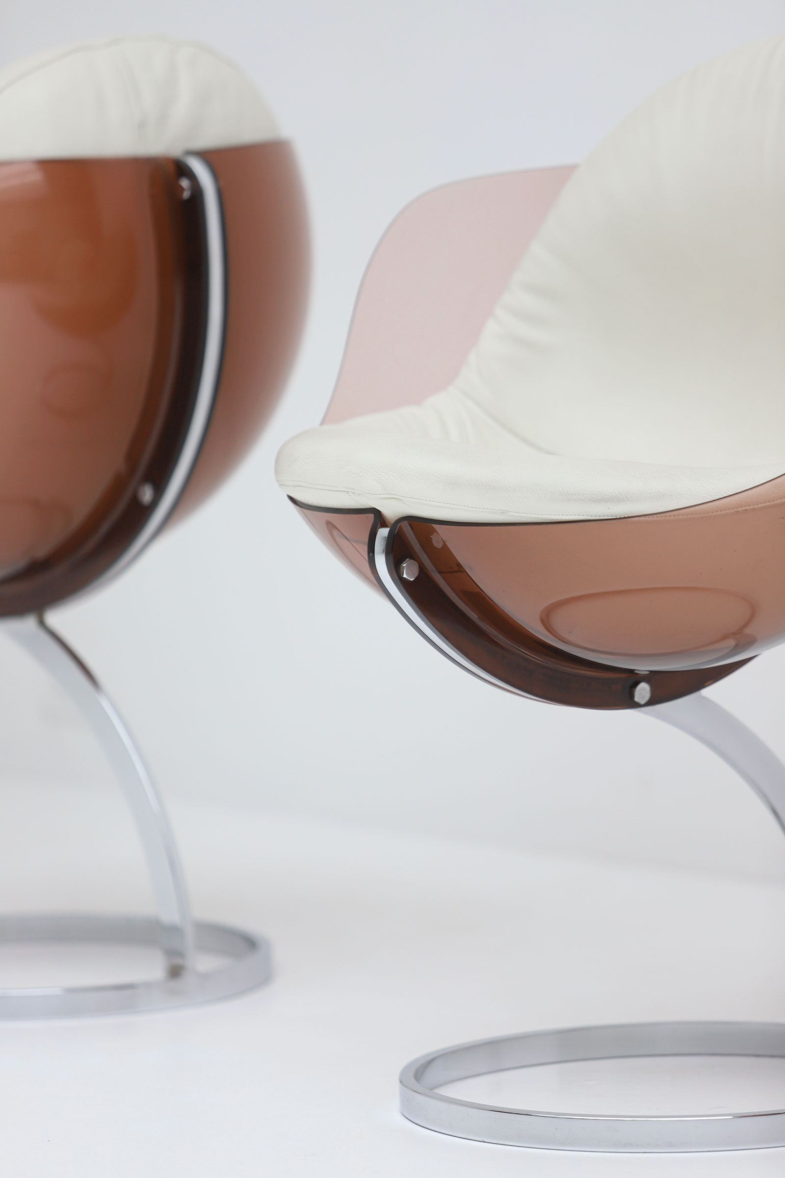 Sphere chair designed by Boris Tabacoffimage 5