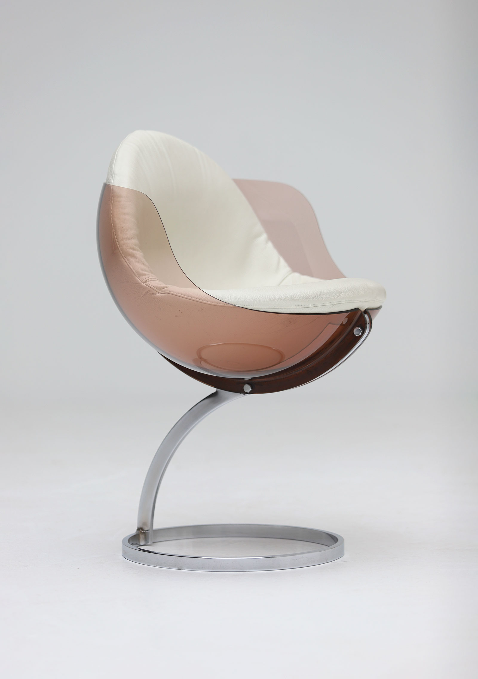 Sphere chair designed by Boris Tabacoffimage 12