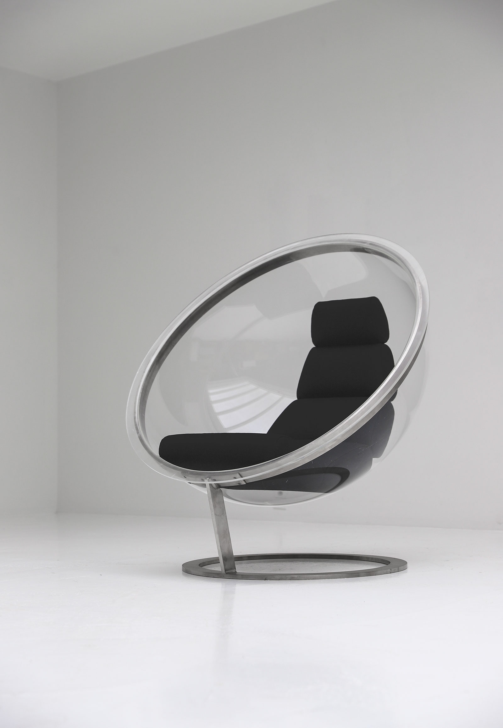 Bubble lounge chair by Christian Daninosimage 1