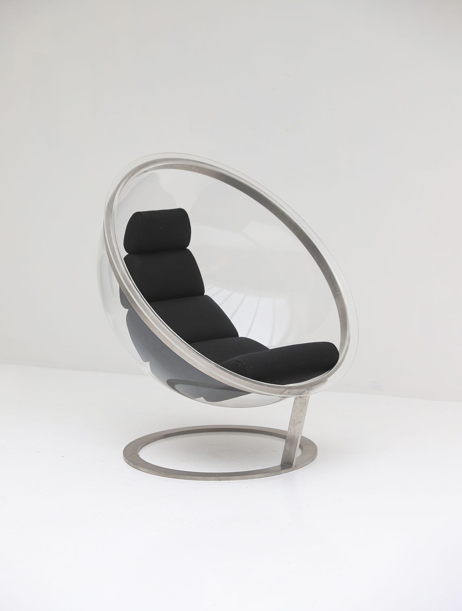 Bubble lounge chair by Christian Daninosimage 6