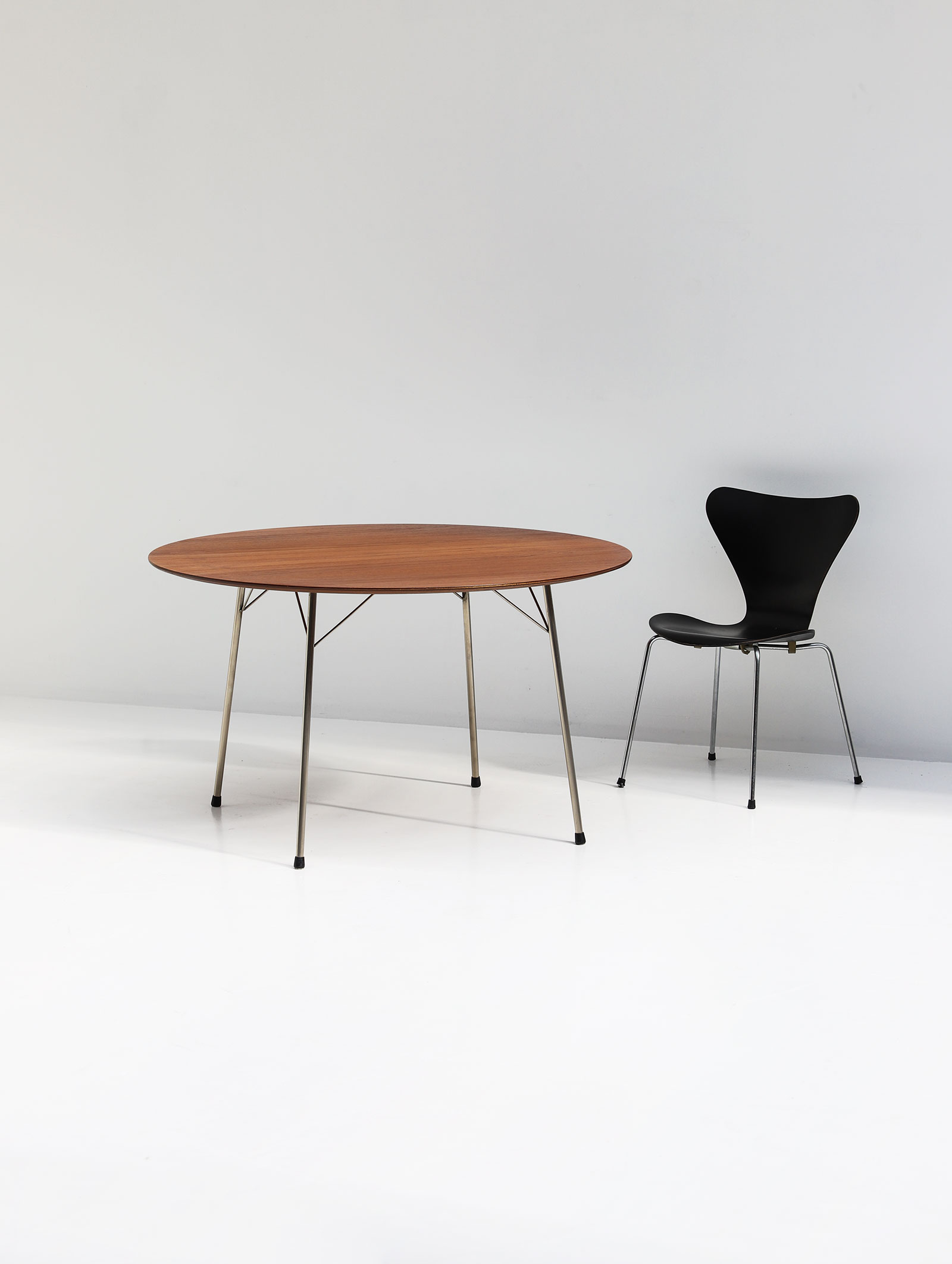 Dining Table By Arne Jacobsen for Fritz Hansen, 1950simage 1