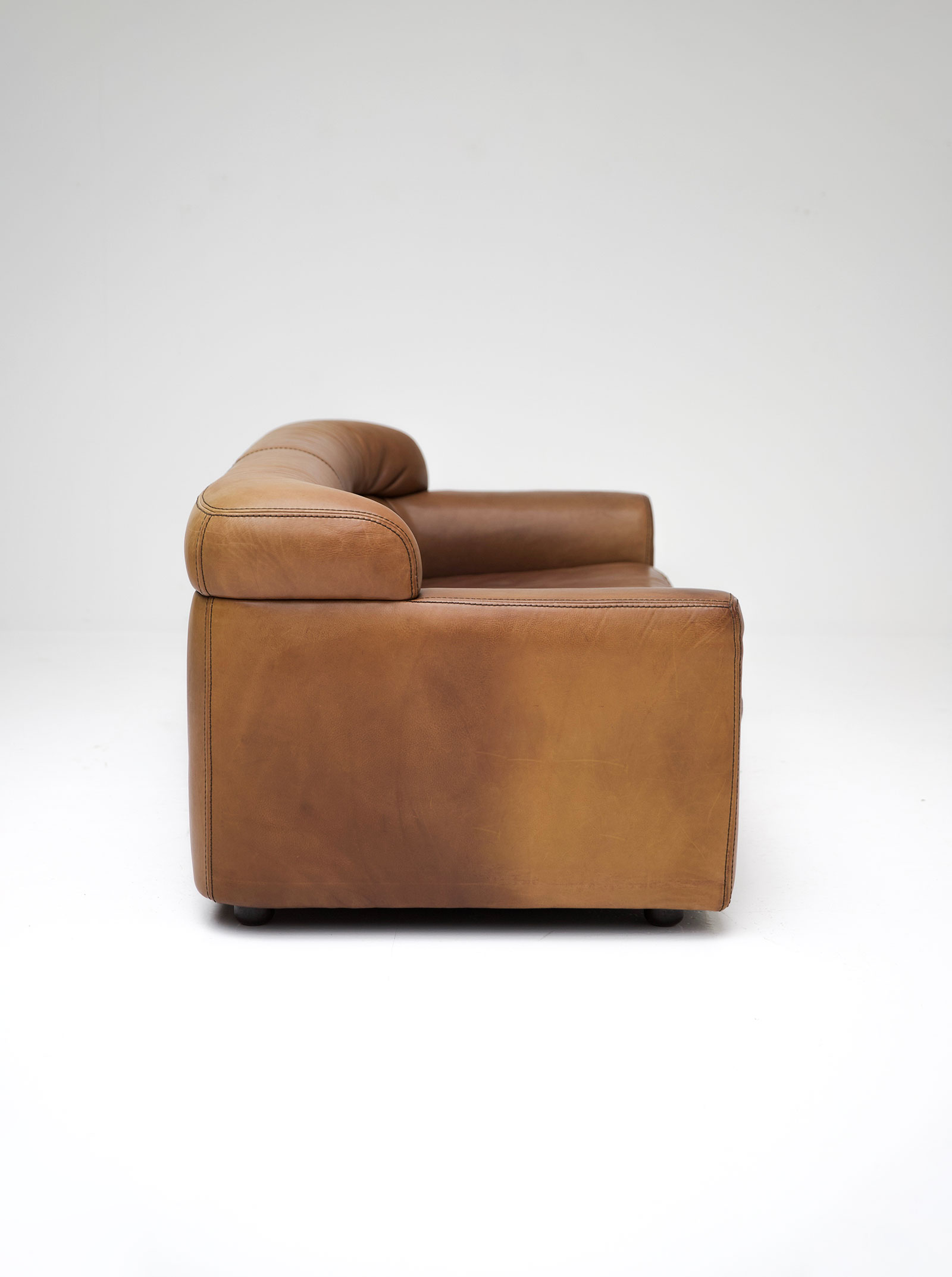 durlet leather two seat sofaimage 3
