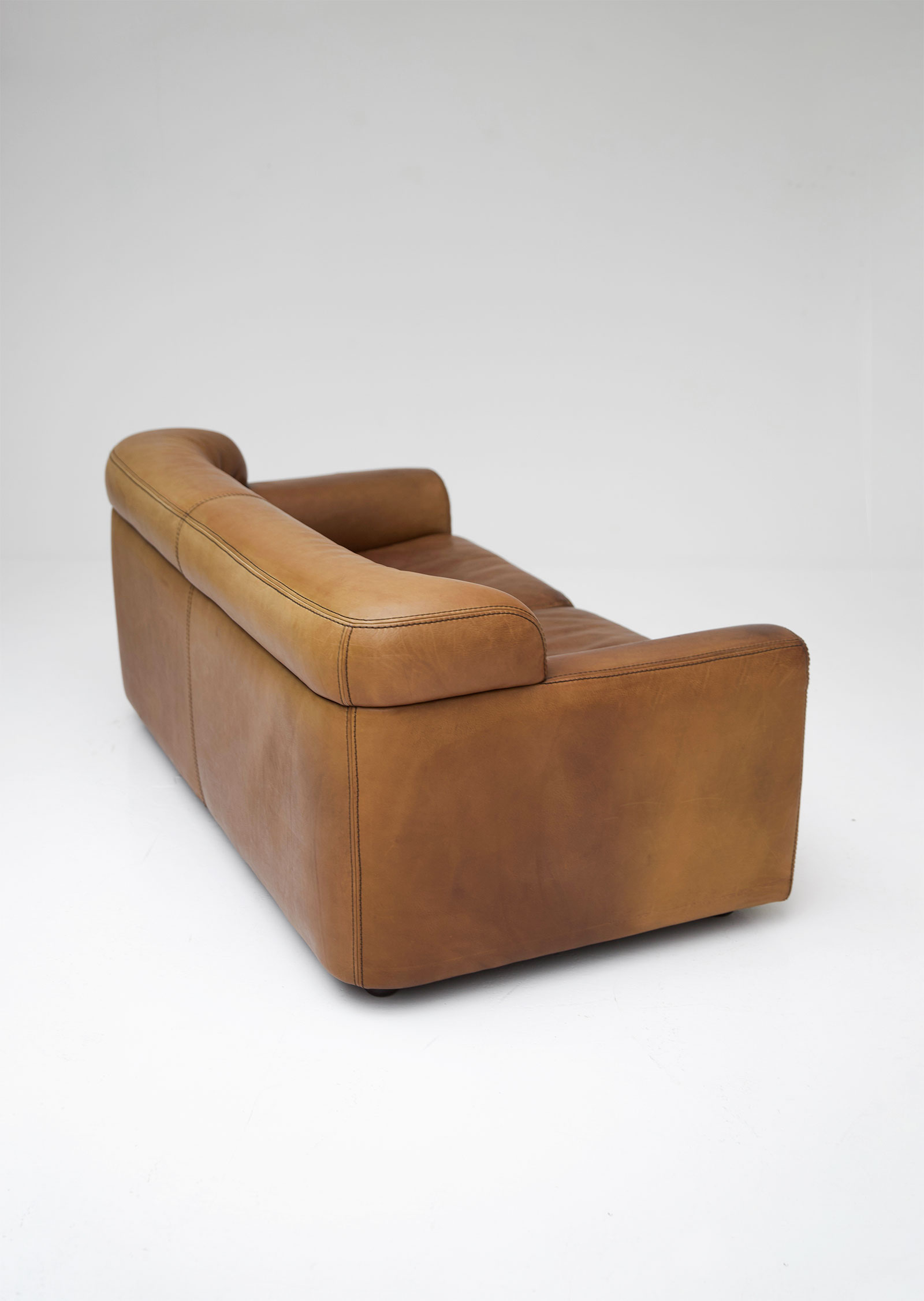 durlet leather two seat sofaimage 4