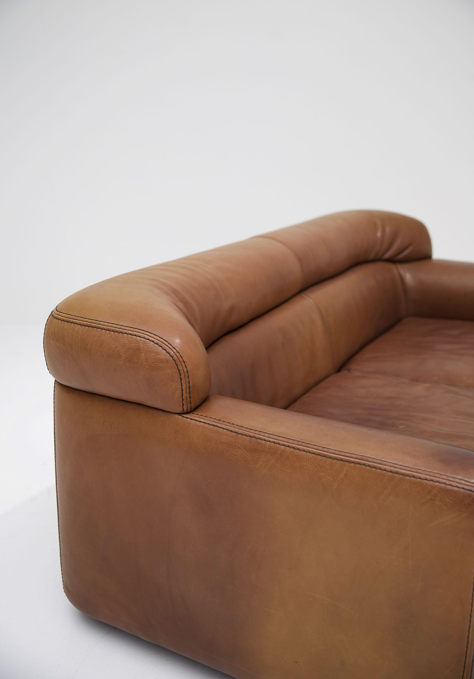 durlet leather two seat sofaimage 5