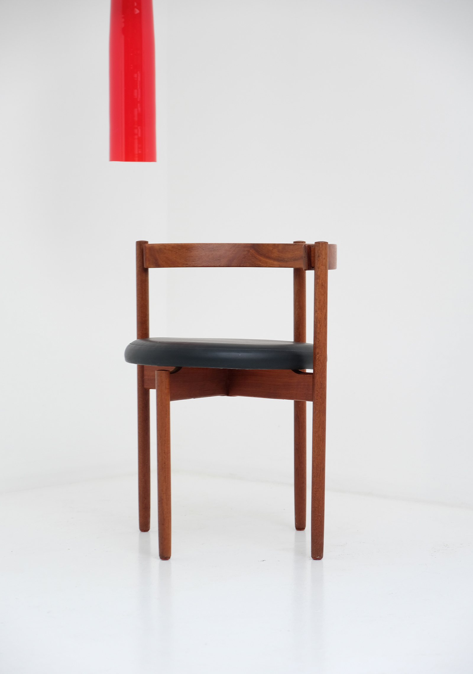 Hugo Frandsen Danish Rosewood And Leather Chairimage 3