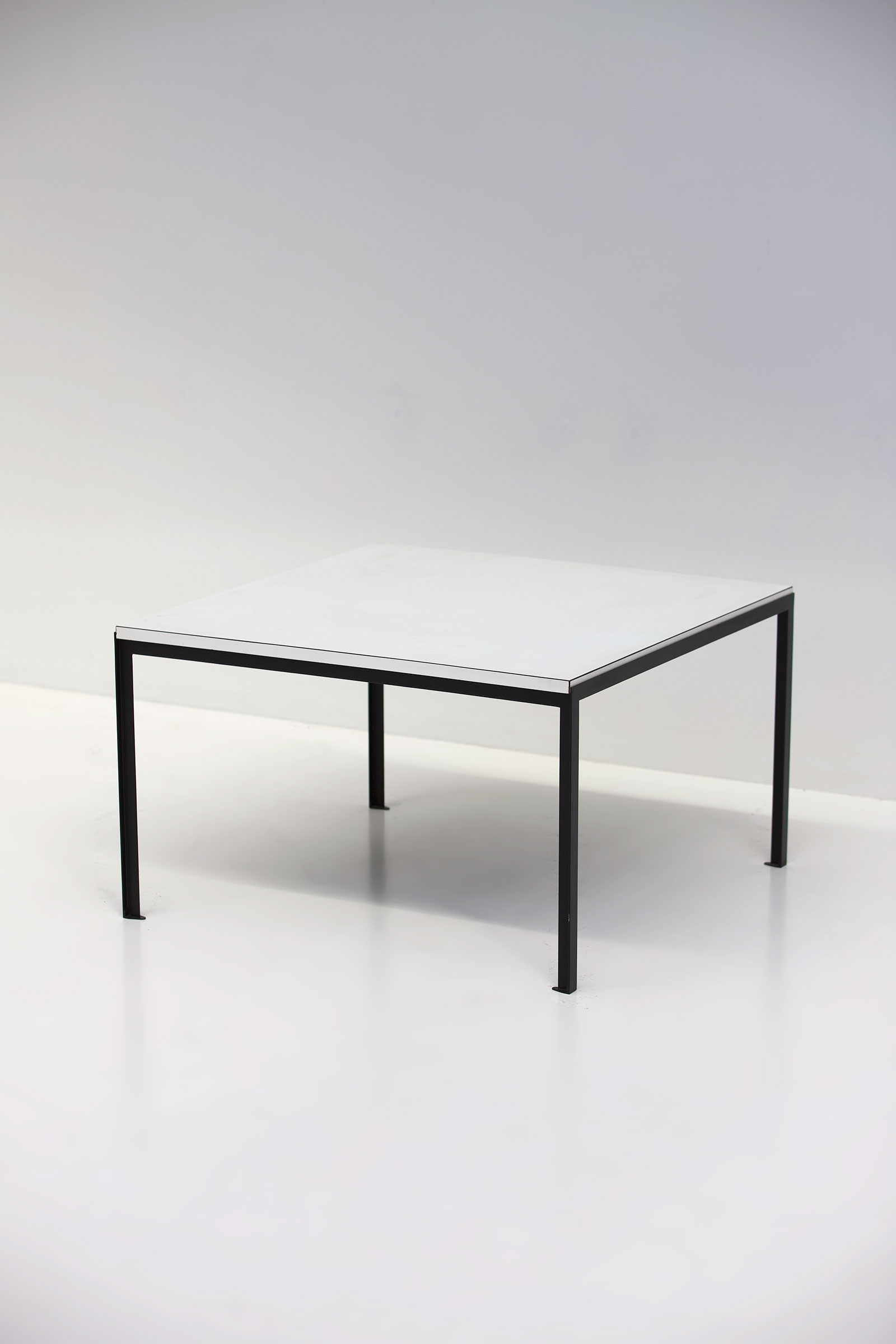 Florence Knoll Coffee / Side Table image 3