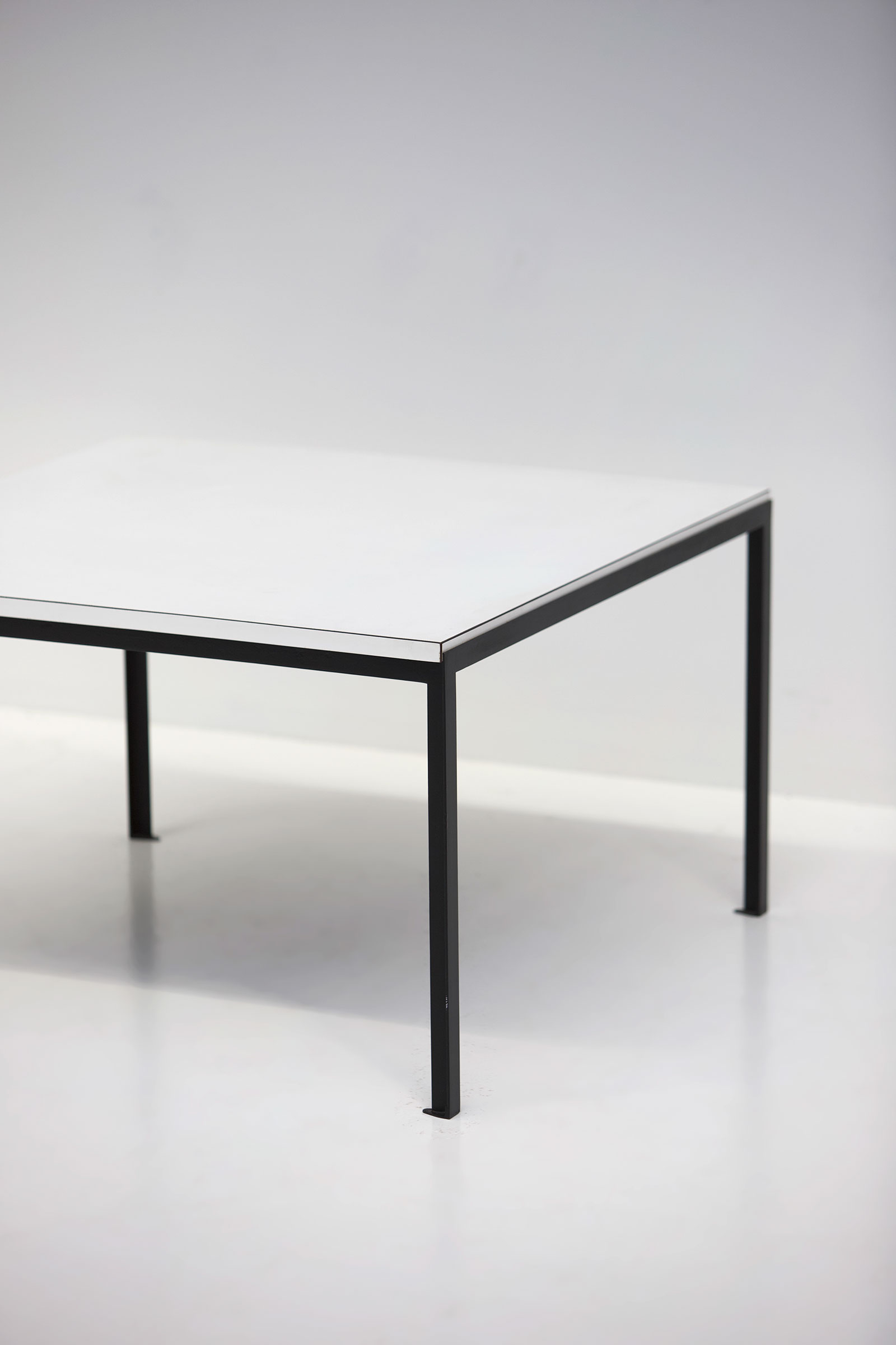 Florence Knoll Coffee / Side Table image 4