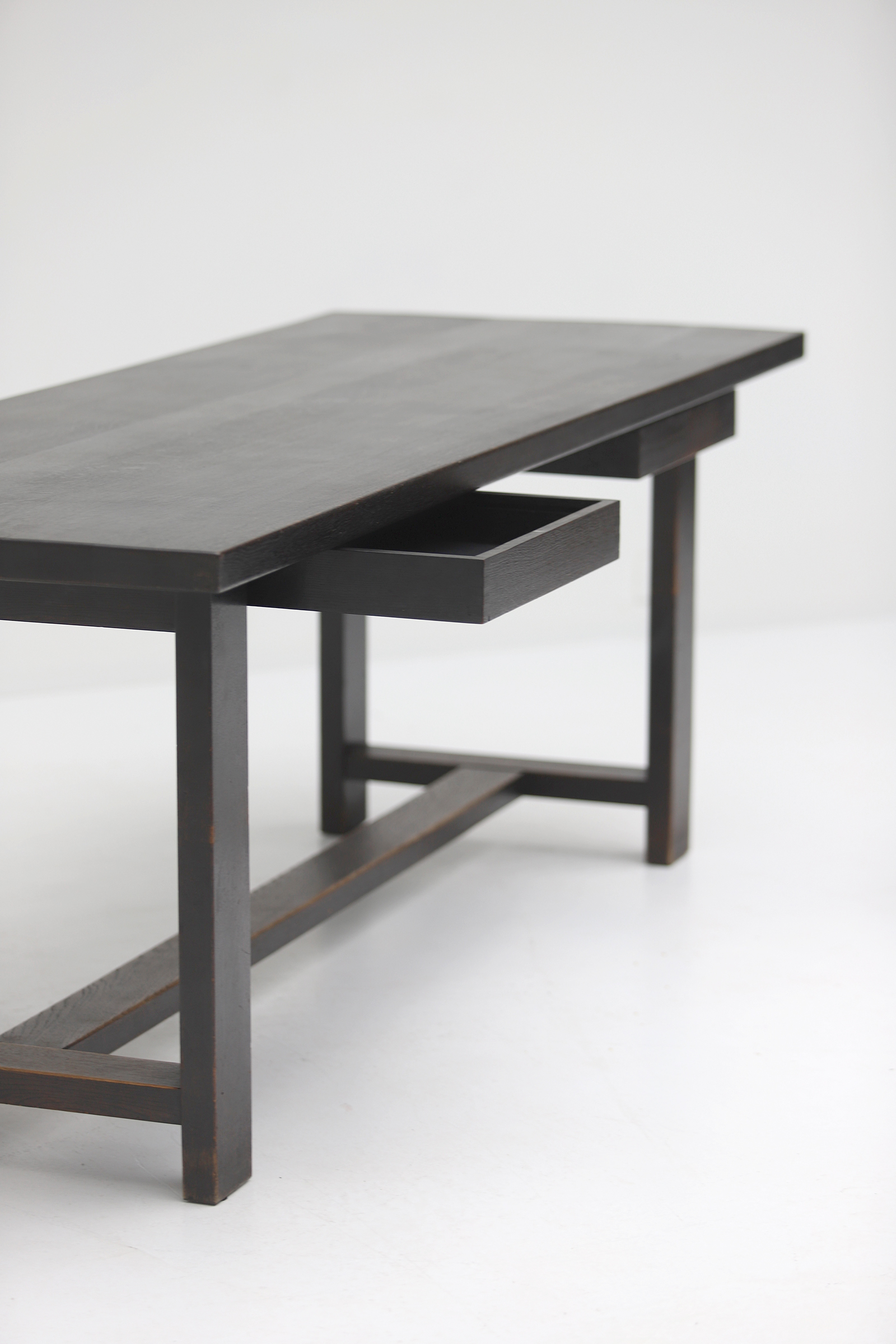 MI Dining Table with Drawersimage 5