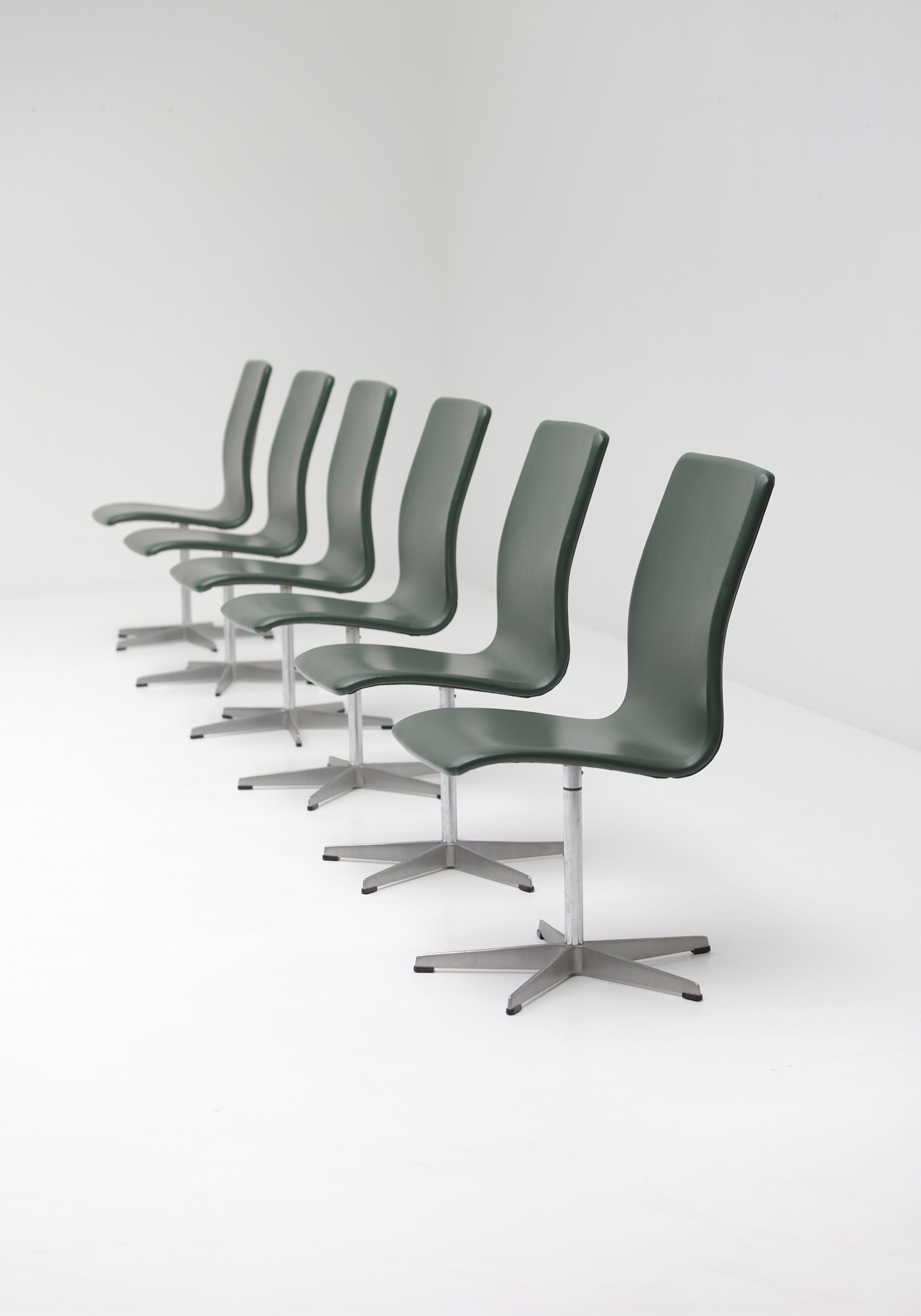Set of 6 Arne Jacobsen Oxford dining or office swivel chairs for Fritz Hansenimage 5