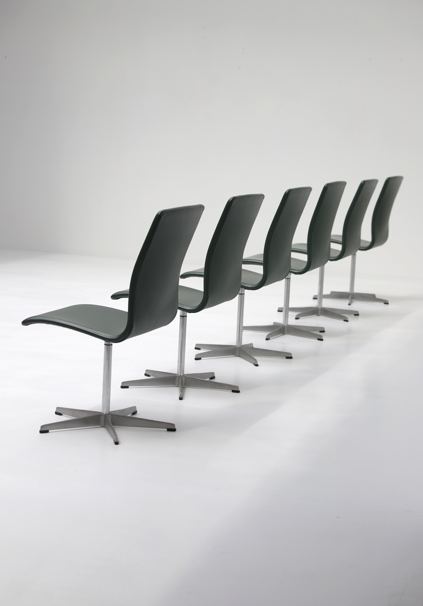 Set of 6 Arne Jacobsen Oxford dining or office swivel chairs for Fritz Hansenimage 7