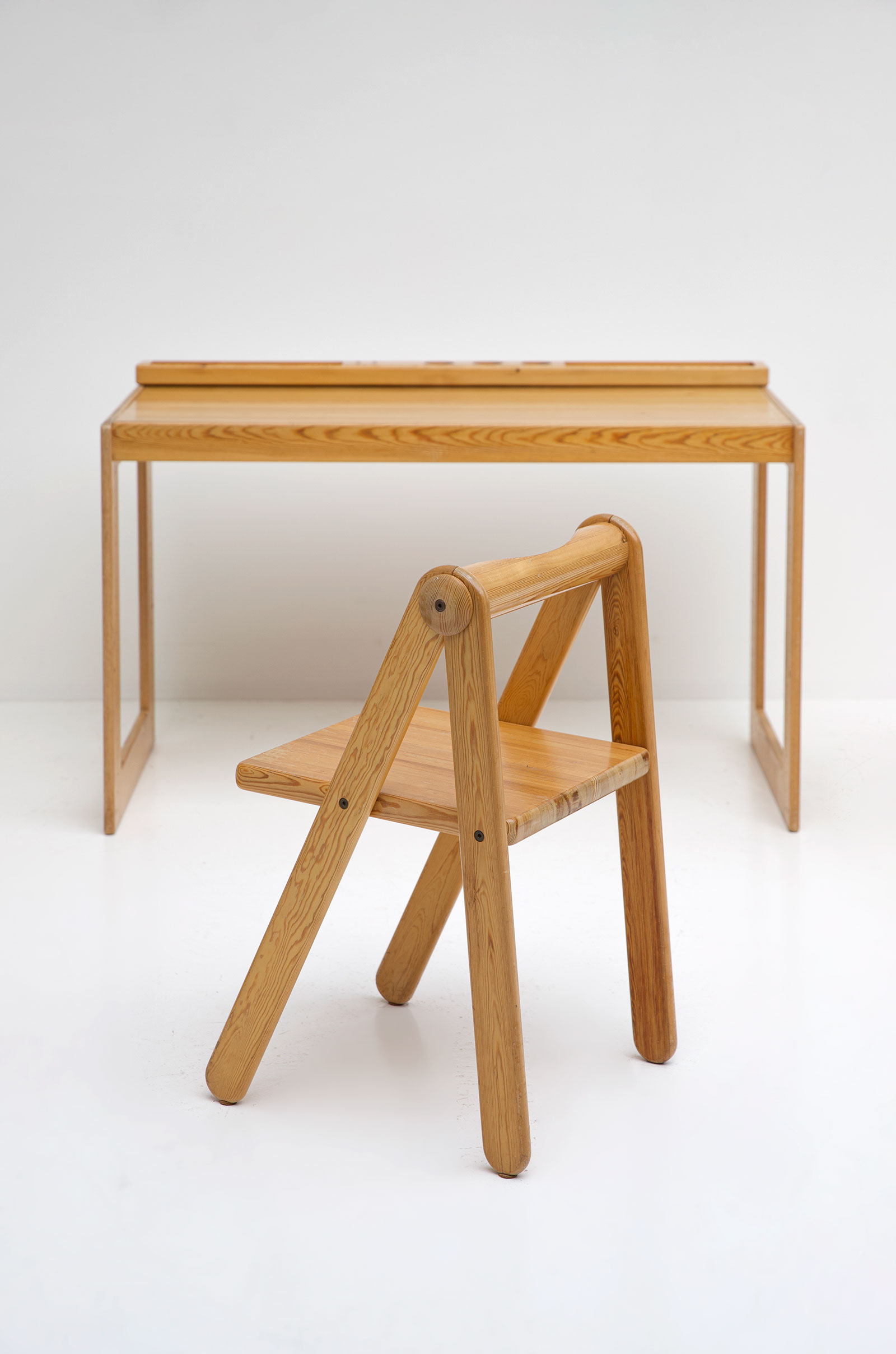 Childrens desk furniture by Pierre Grosjean setimage 14