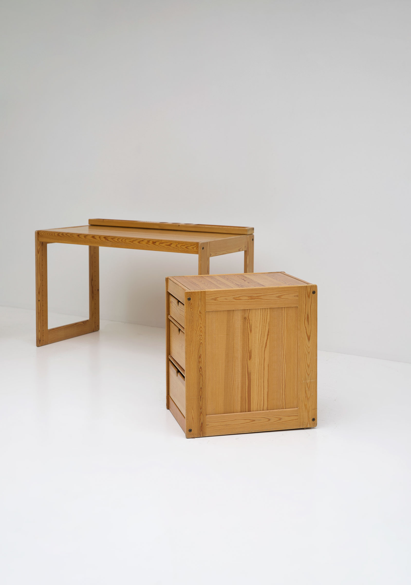 Childrens desk furniture by Pierre Grosjean setimage 2