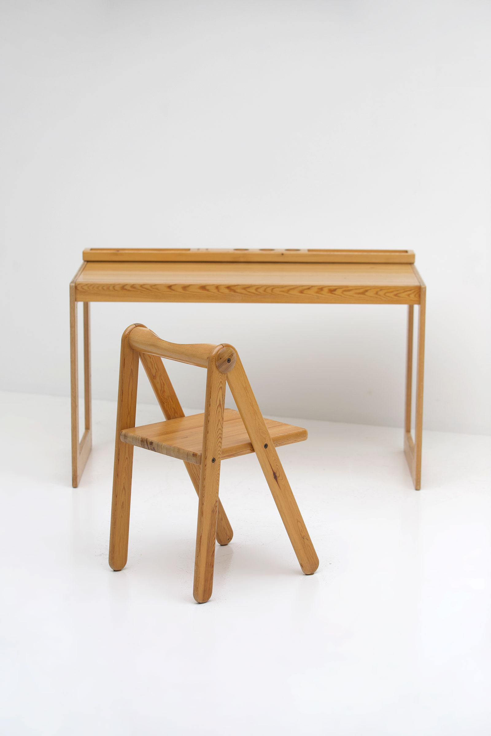 Childrens desk furniture by Pierre Grosjean setimage 19