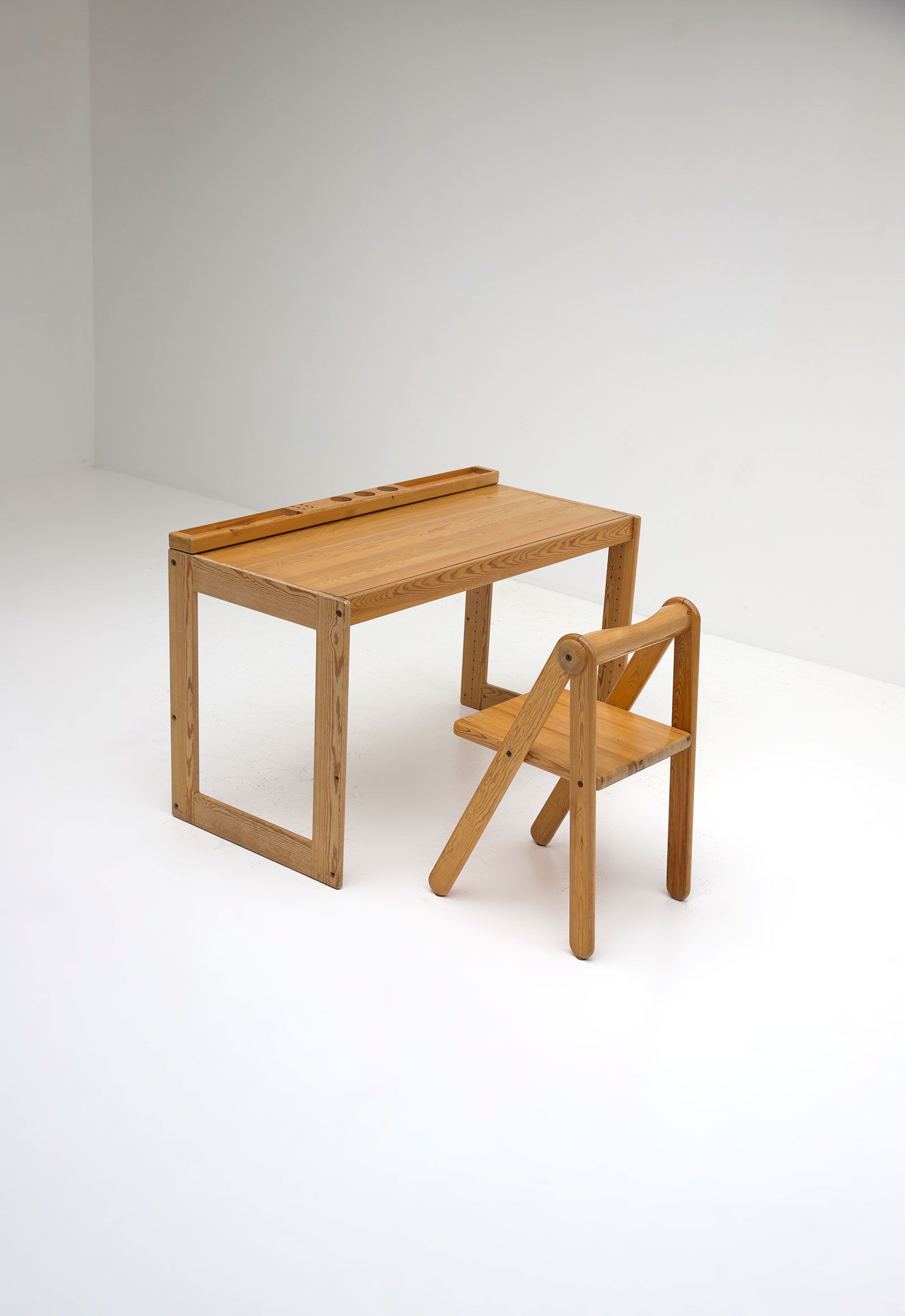 Childrens desk furniture by Pierre Grosjean setimage 20
