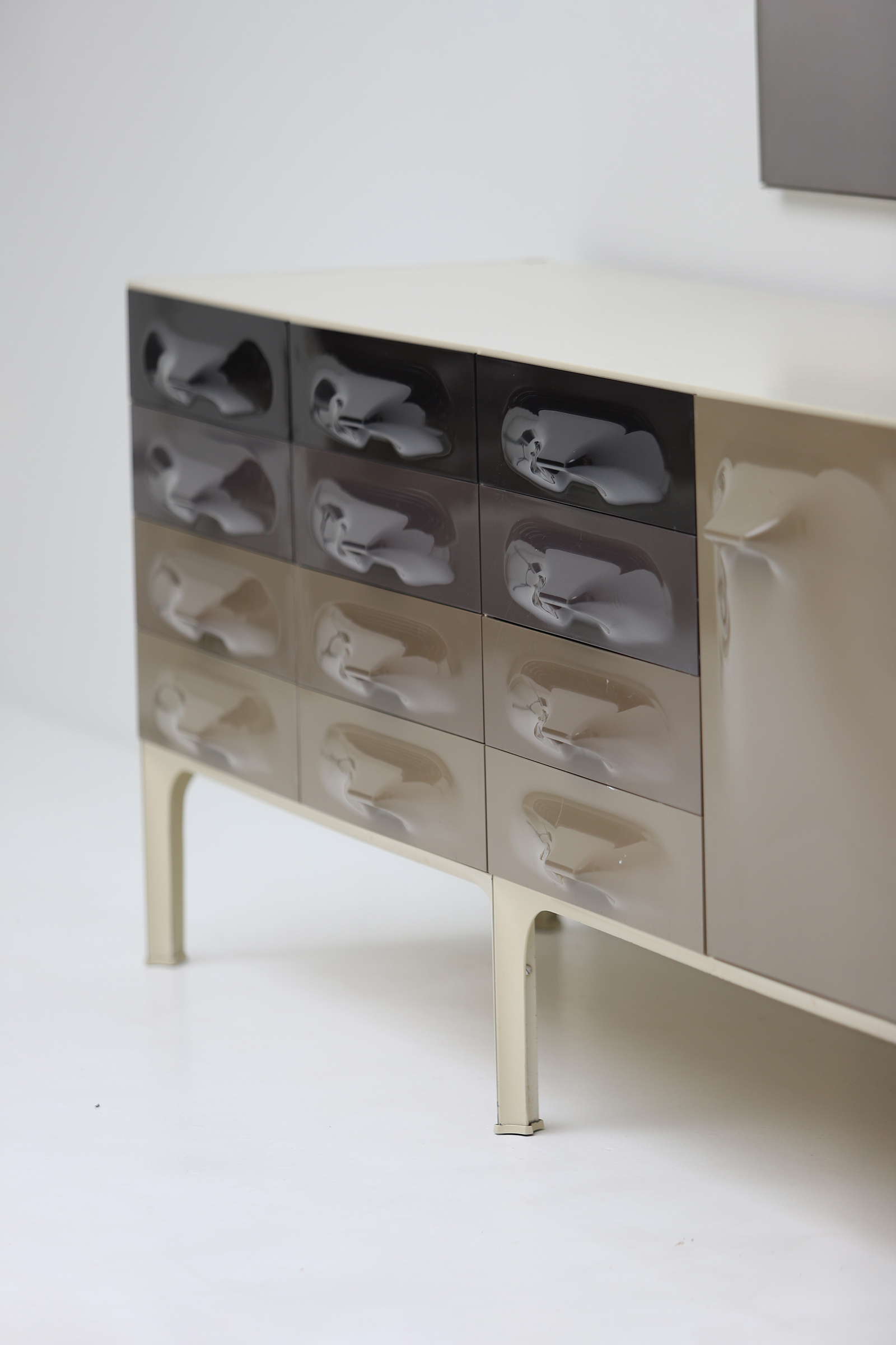 City Furniture | Raymond Loewy DF2000 sideboard Doubinsky FrÈres