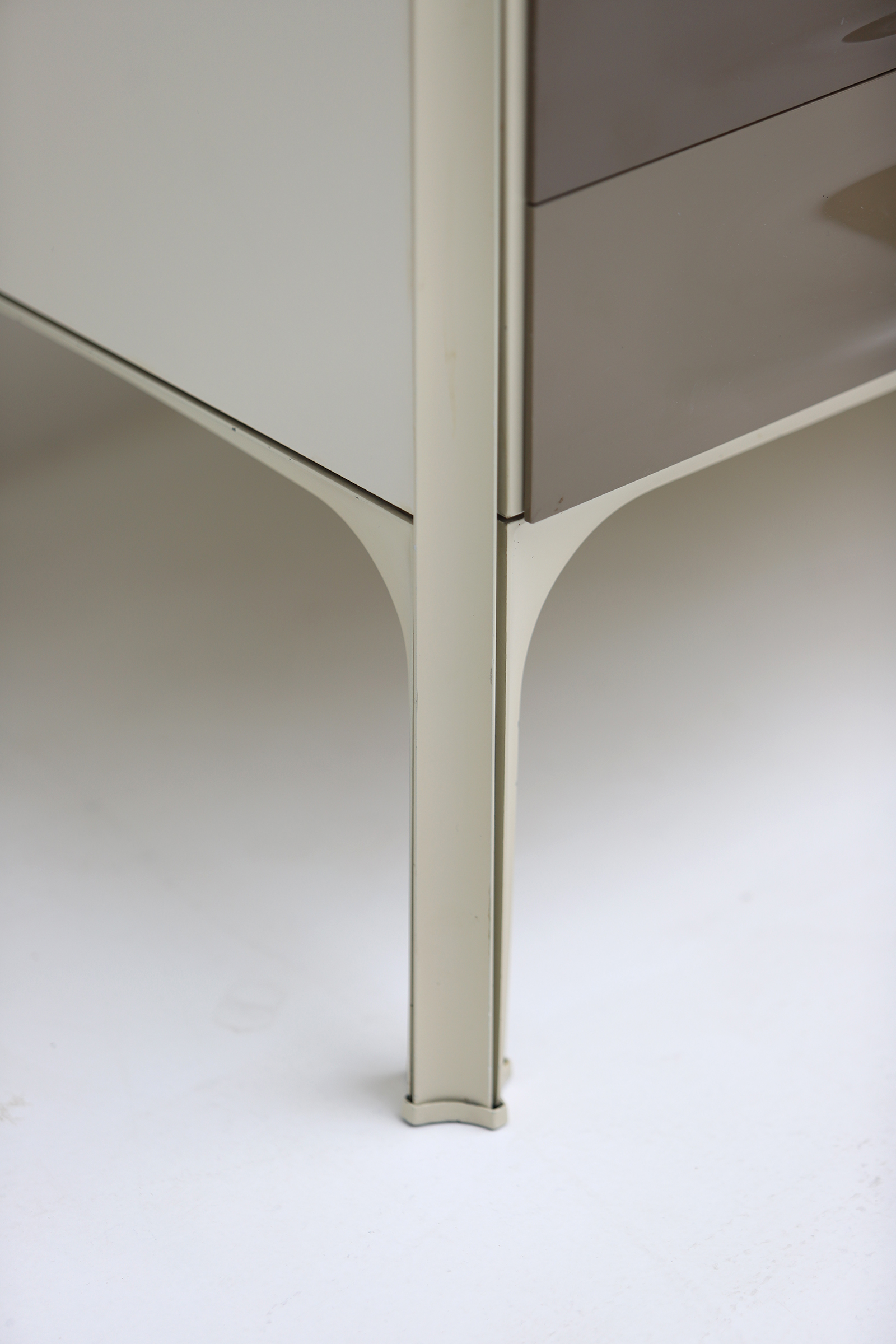 City Furniture | Raymond Loewy DF2000 sideboard Doubinsky FrÈres