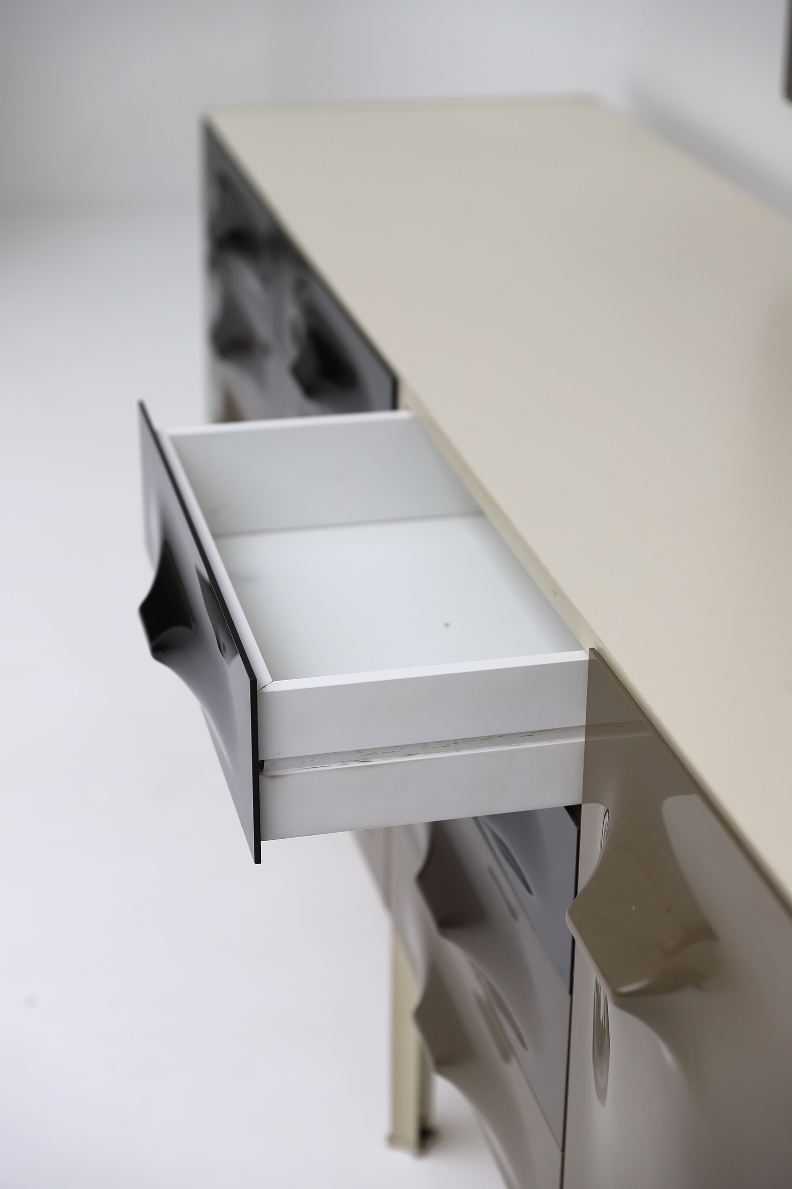 City Furniture | Raymond Loewy DF2000 sideboard Doubinsky FrÈres