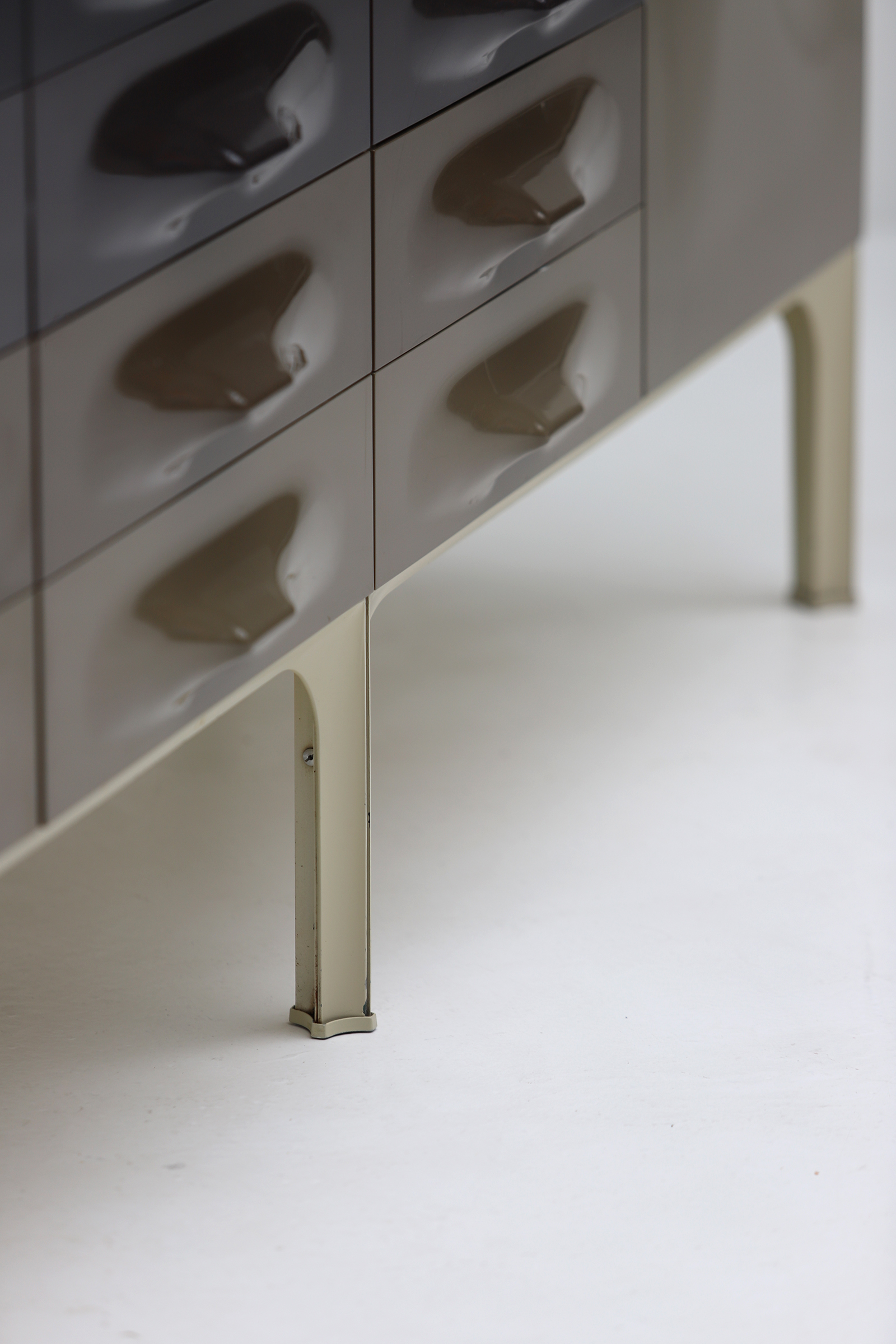City Furniture | Raymond Loewy DF2000 sideboard Doubinsky FrÈres