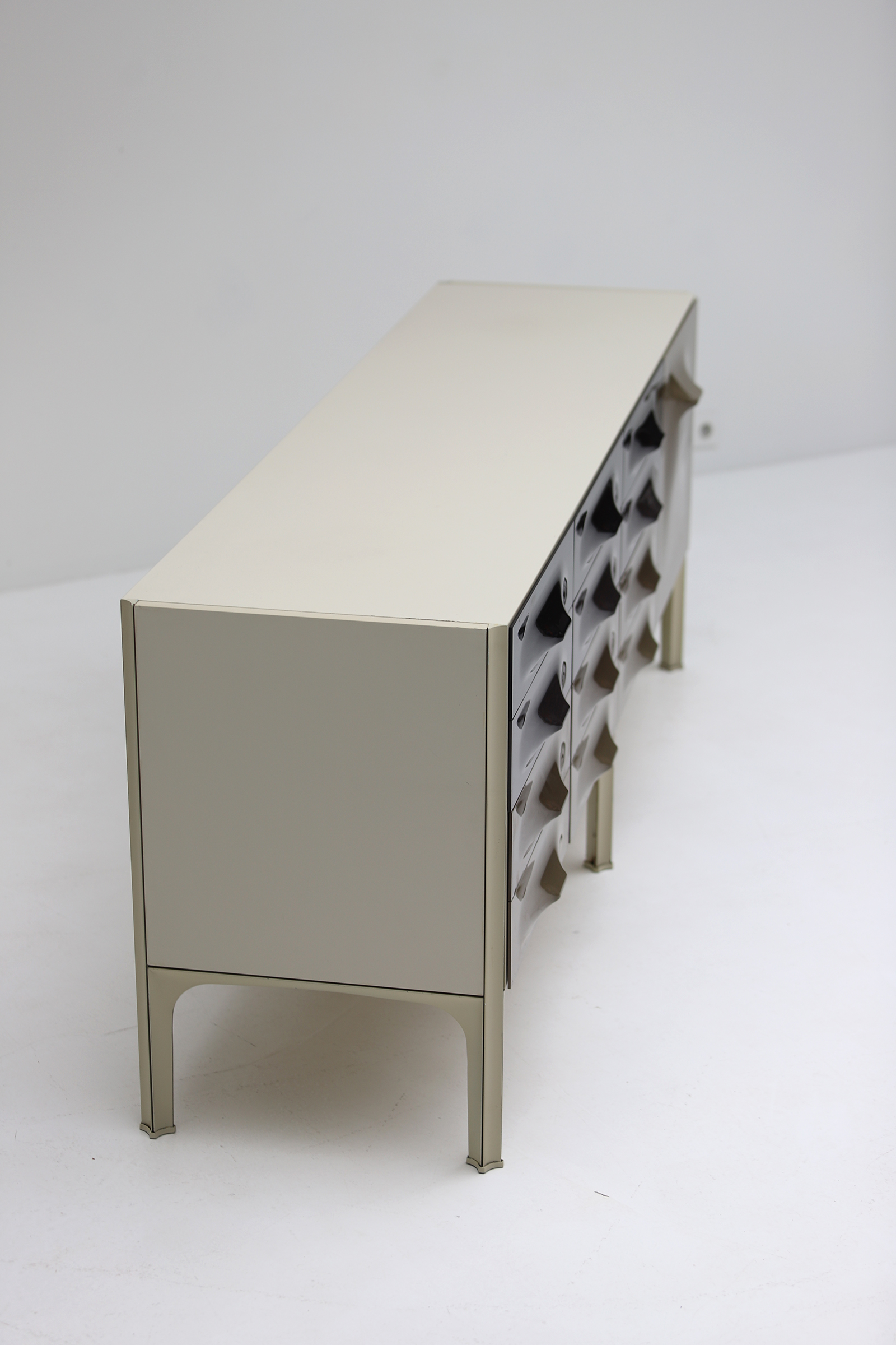 City Furniture | Raymond Loewy DF2000 sideboard Doubinsky FrÈres