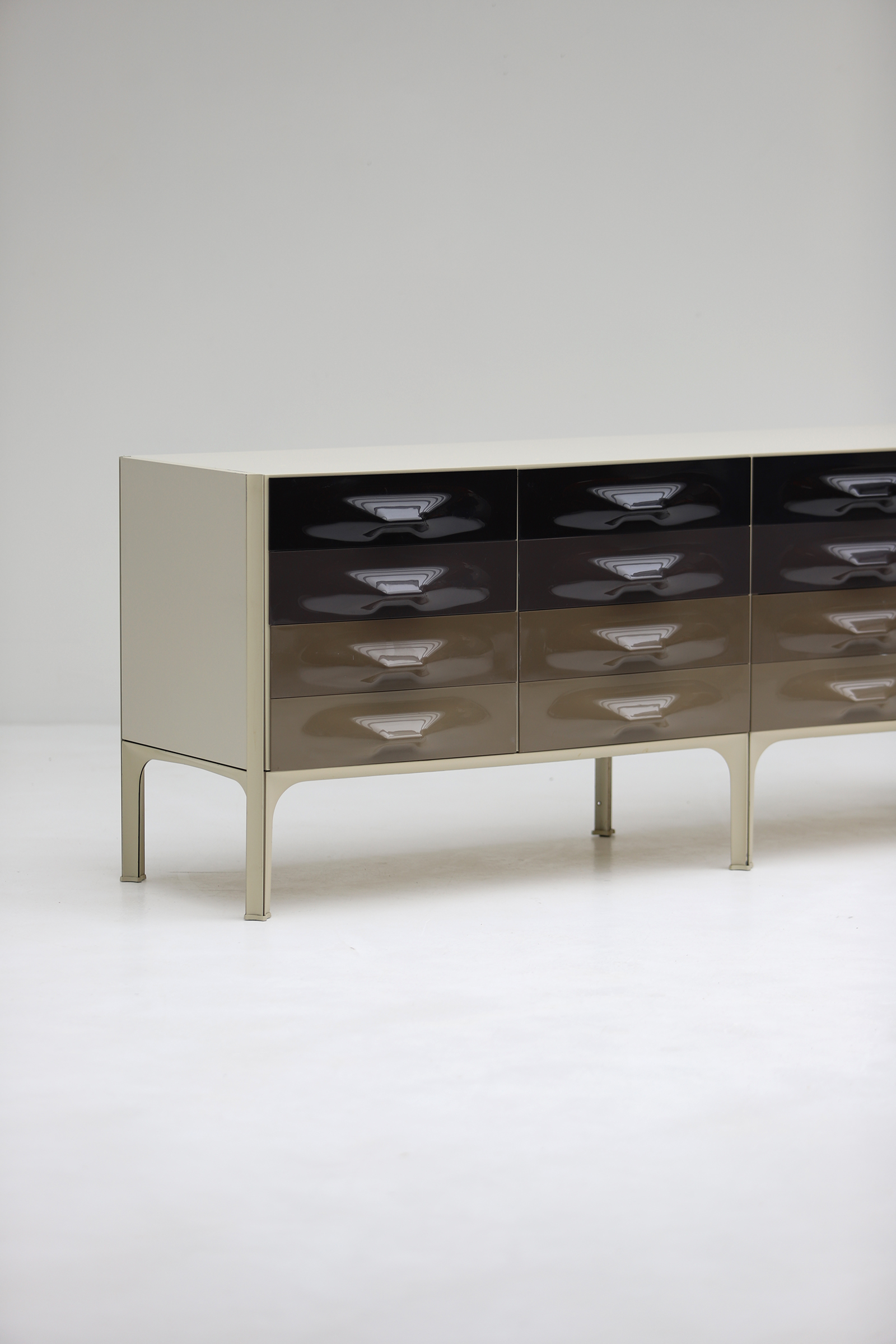 City Furniture | Raymond Loewy DF2000 sideboard Doubinsky FrÈres