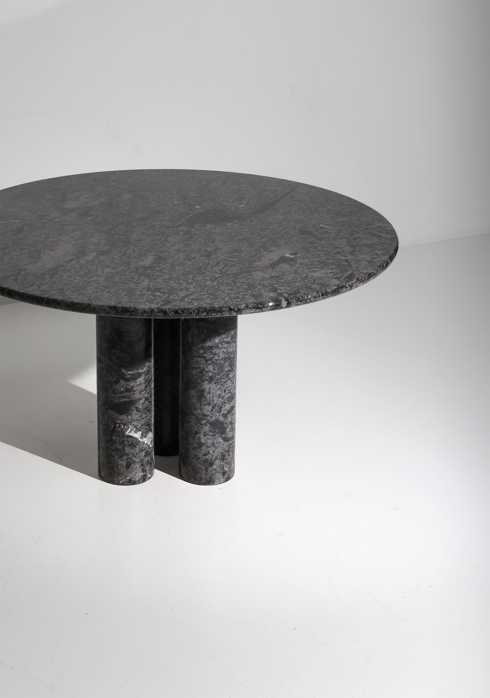 Marble Round Dining tableimage 4