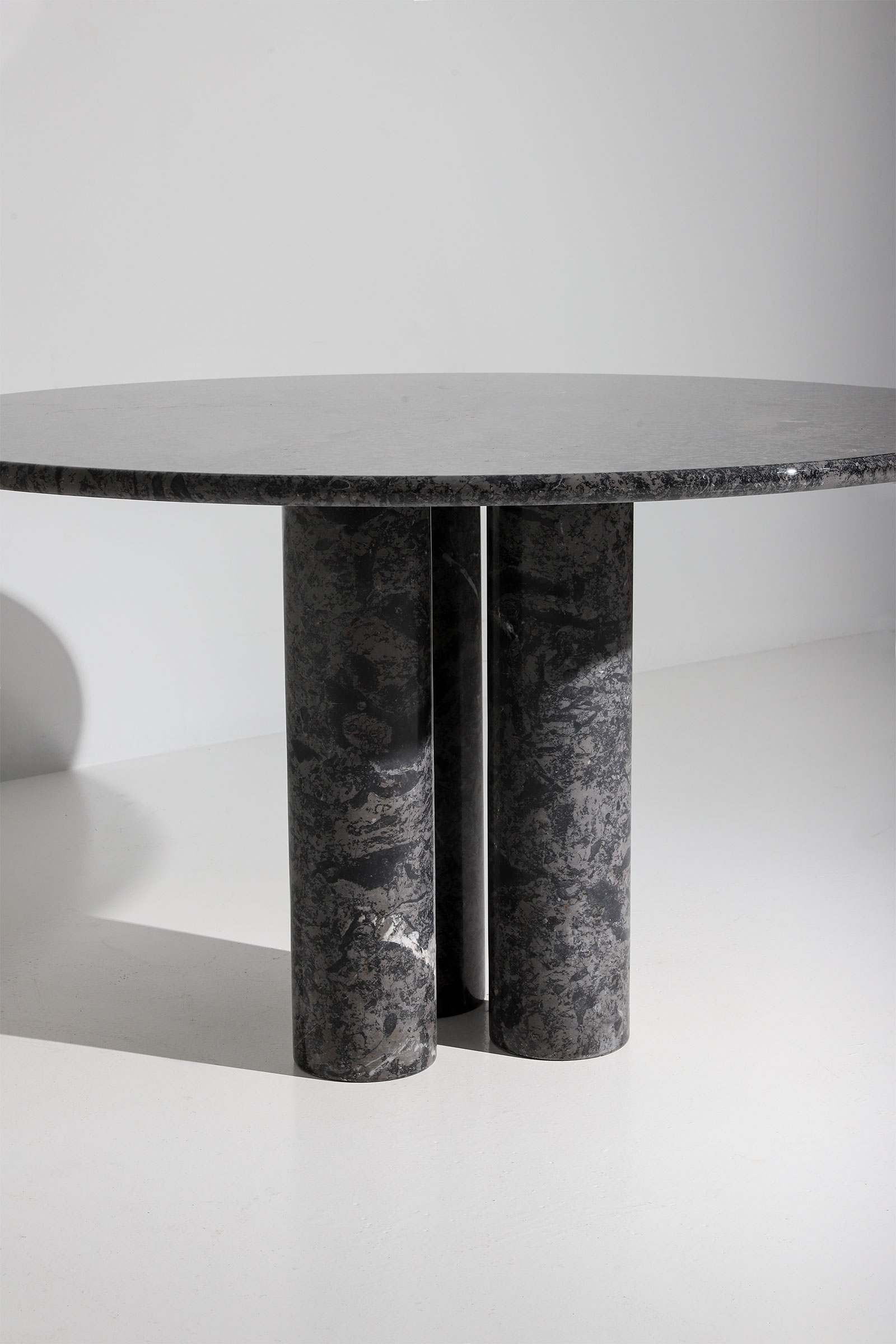 Marble Round Dining tableimage 7
