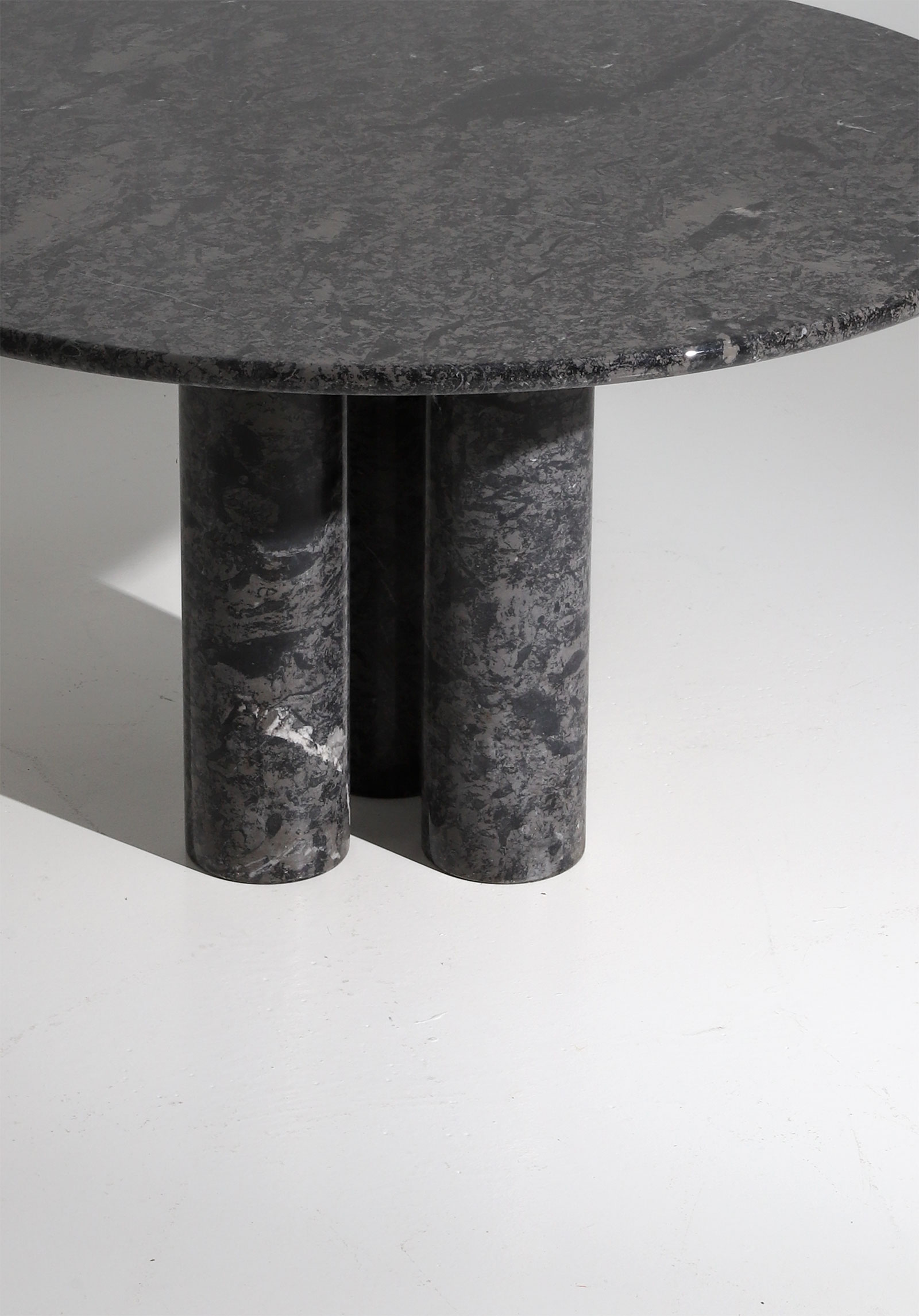 Marble Round Dining tableimage 5