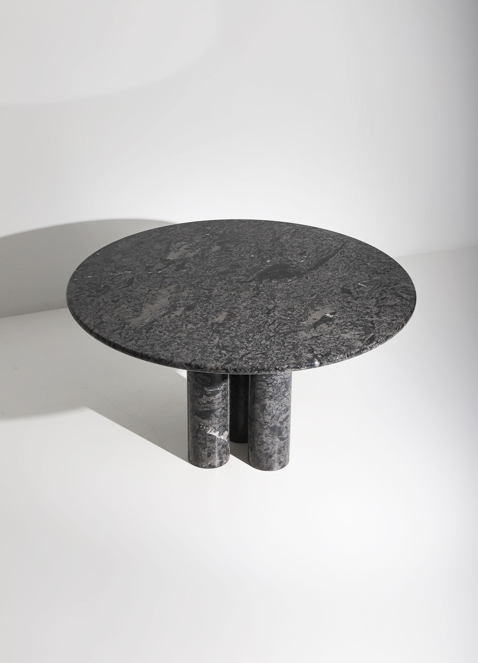 Marble Round Dining tableimage 9
