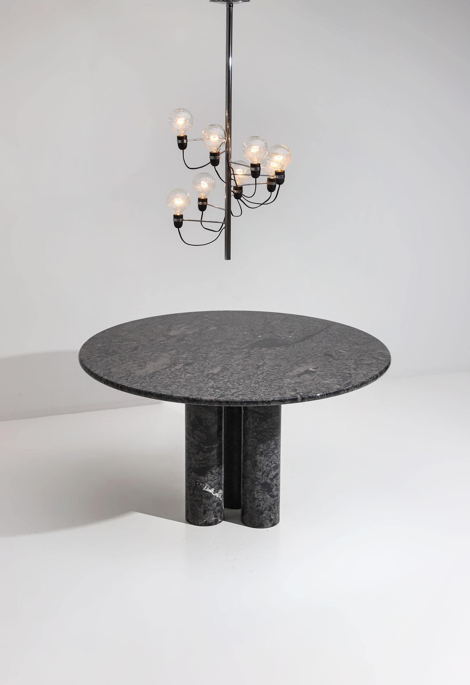 Marble Round Dining tableimage 1