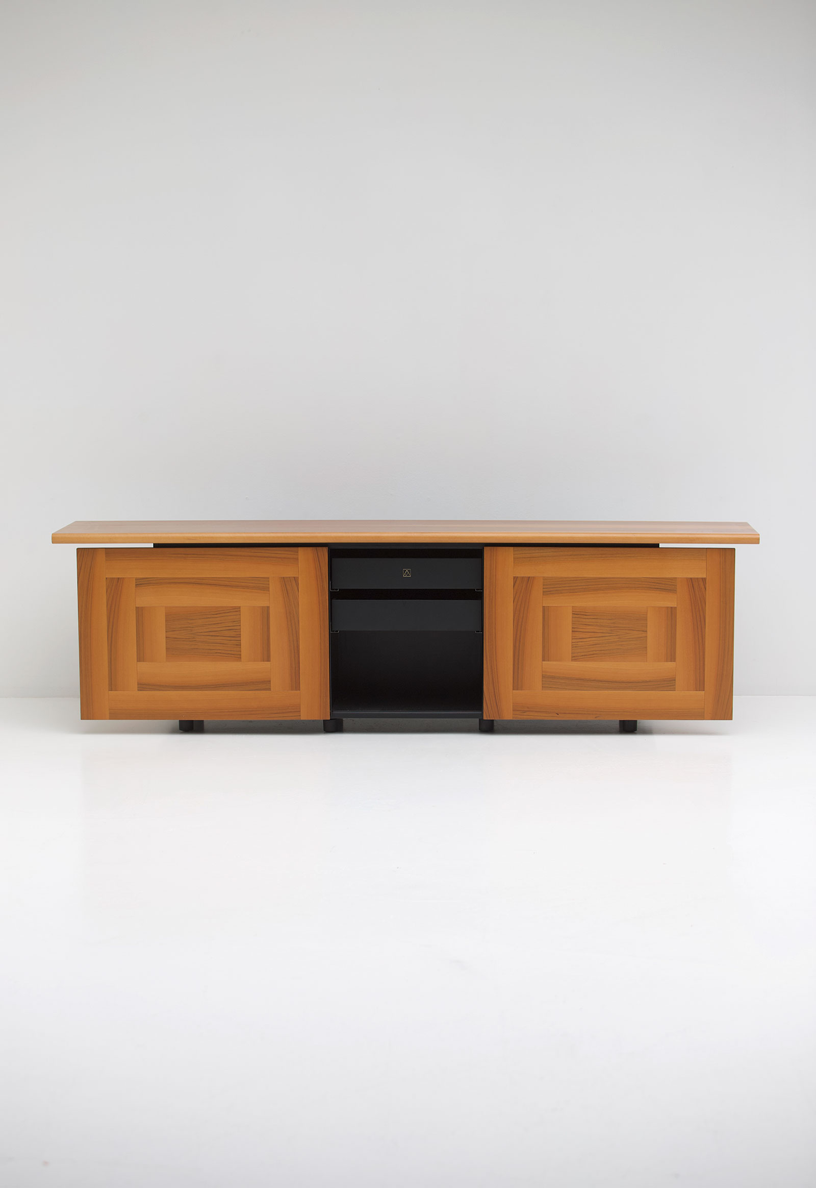 Sheraton sideboard by Giotto Stoppino 1977image 4