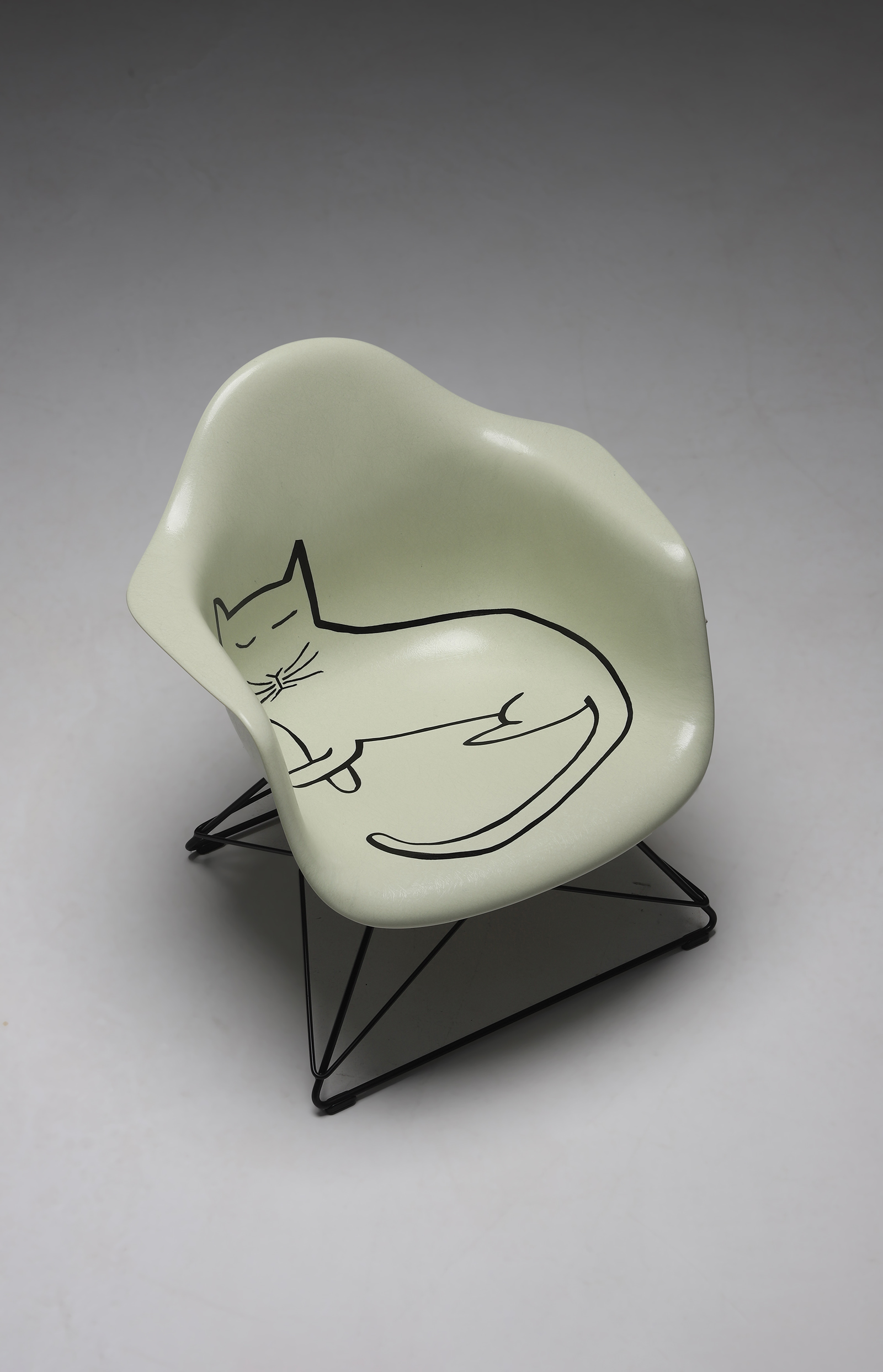 Iconic Vitra  Emes fiberglass armchair with steinberg catimage 3