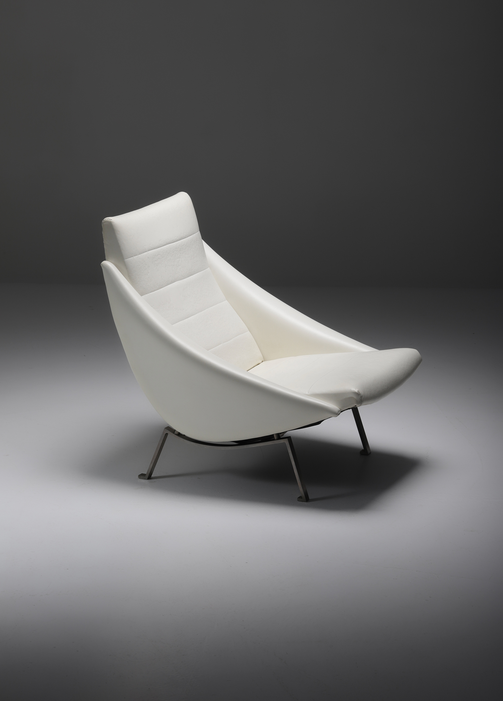 White Vinyl Lounge chair 1950simage 1