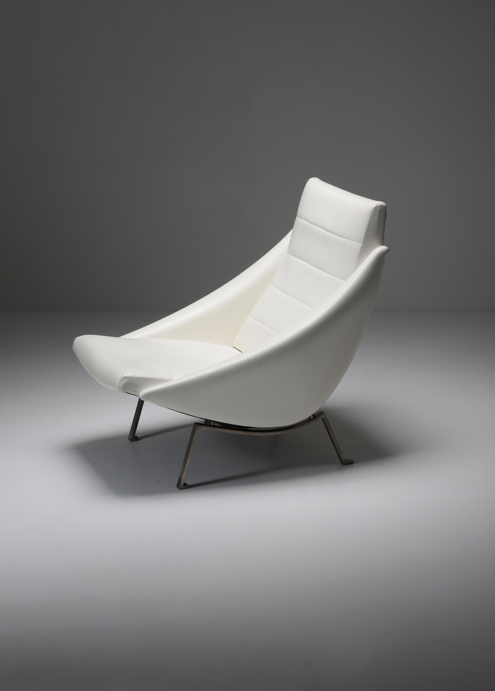 White Vinyl Lounge chair 1950simage 4