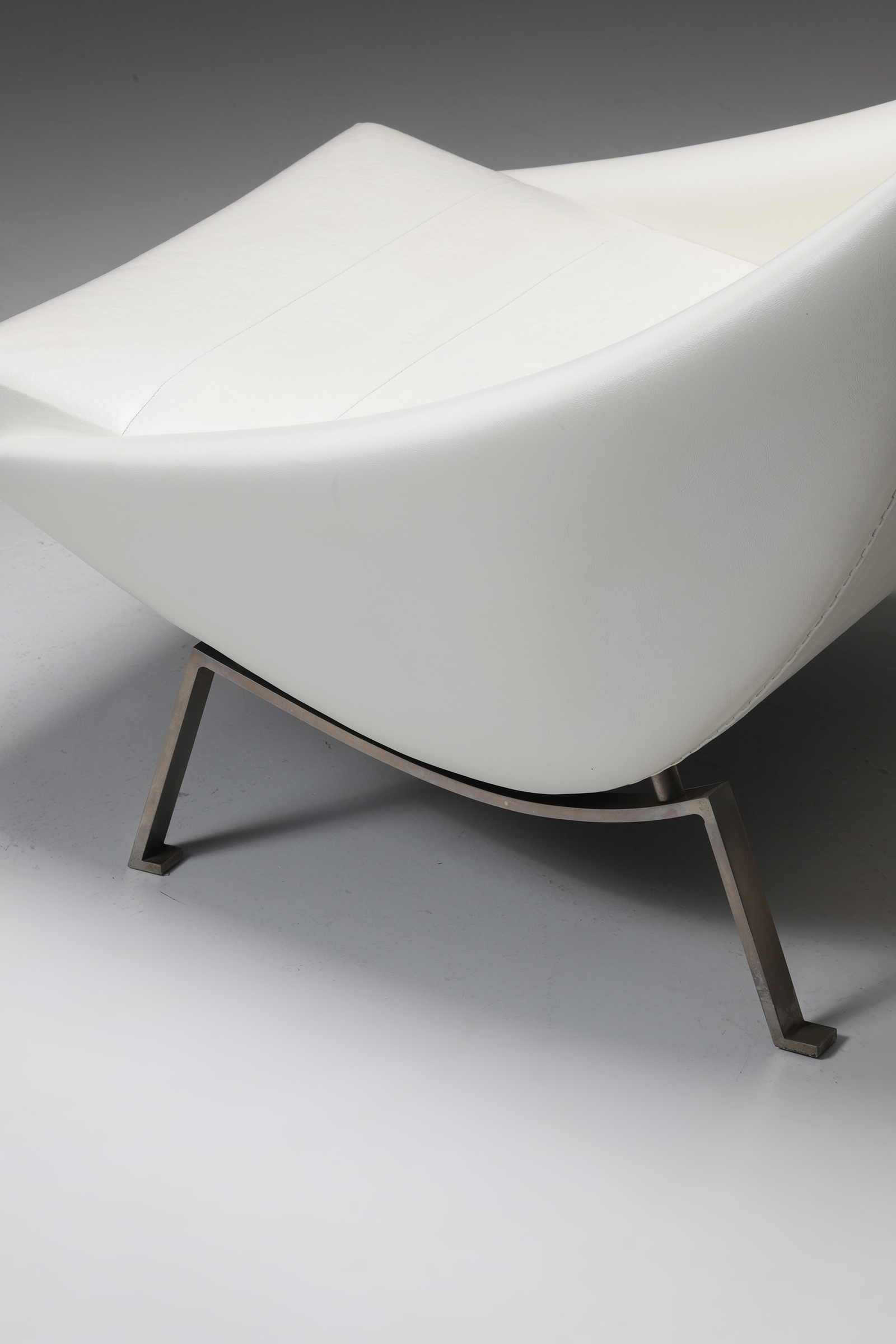 White Vinyl Lounge chair 1950simage 6