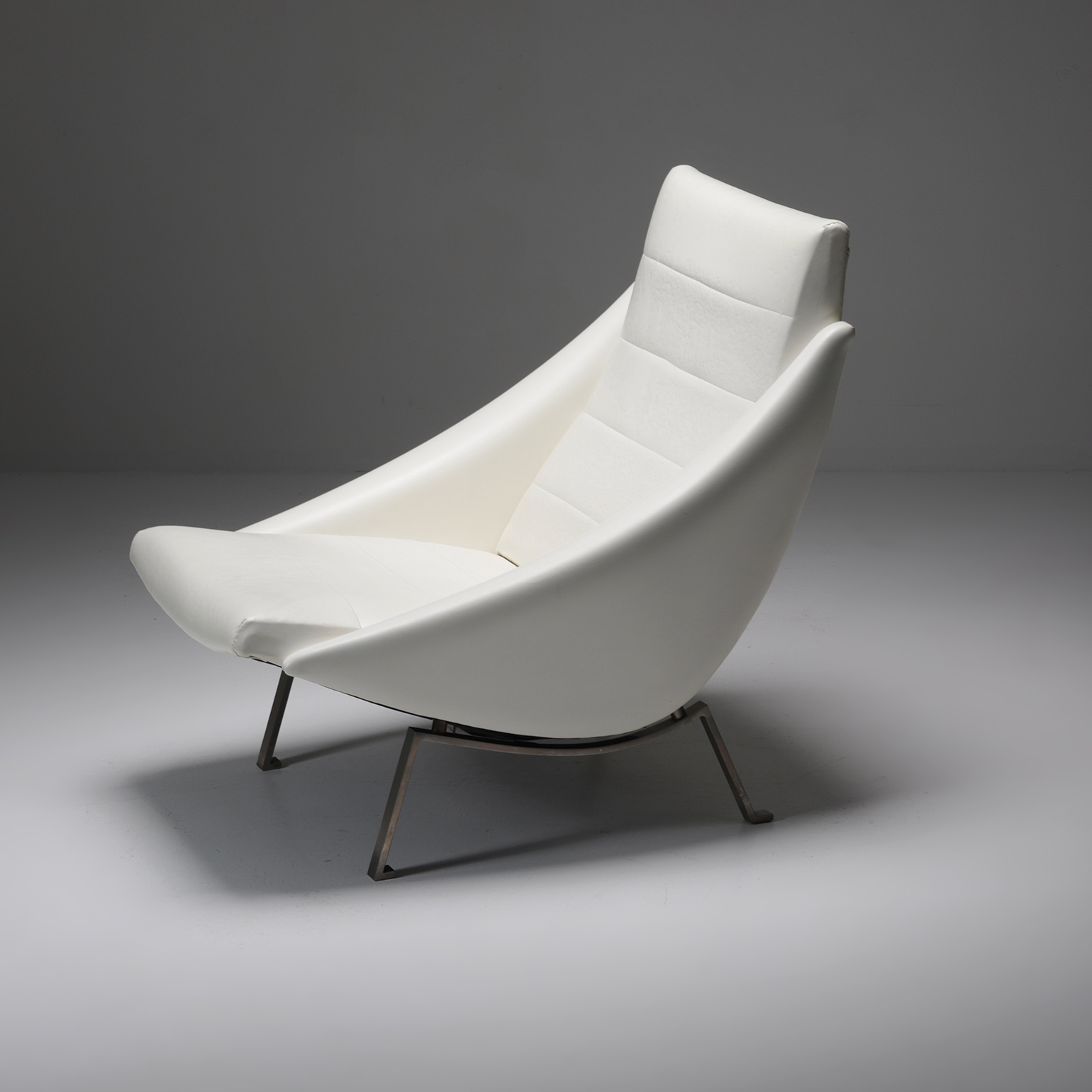 White Vinyl Lounge chair 1950simage 7