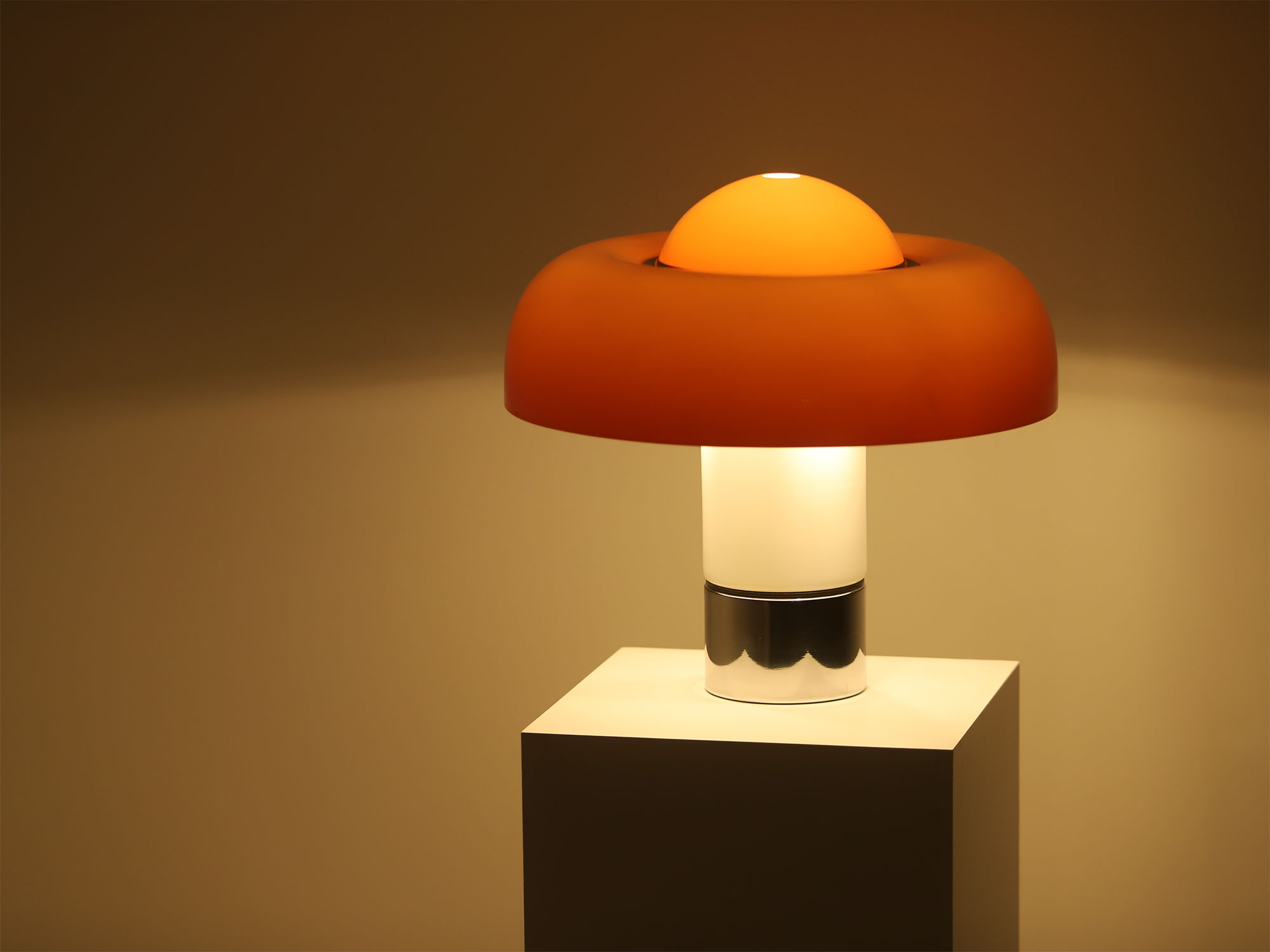  ‘Brumbry’ Table Lamp by Luigi Massoni for Harvey Guzzini 1969