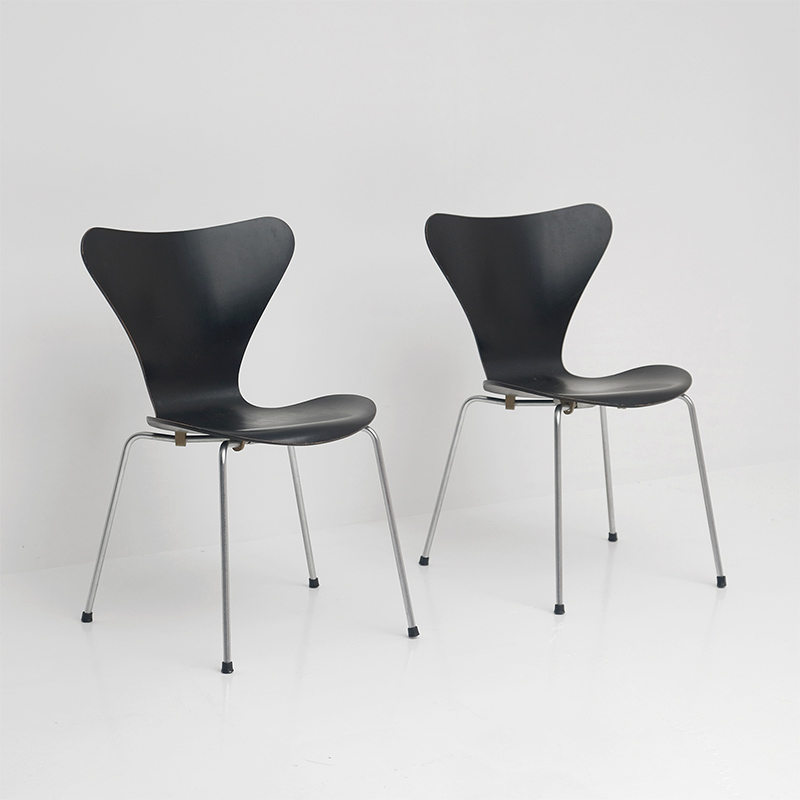 3107 Series Butterfly Chair by Arne Jacobsen for Fritz Hansen