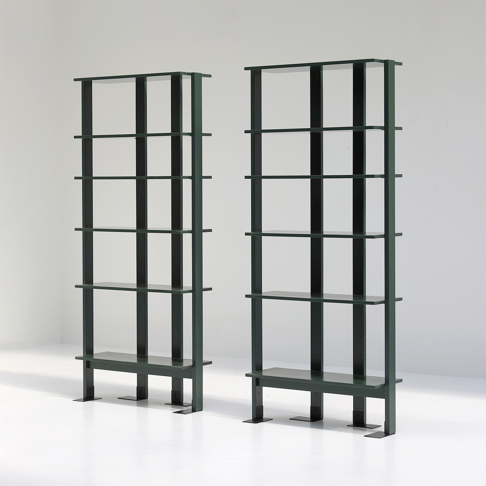 Achille Castiglioni Free standing pair of Beta Bookcases